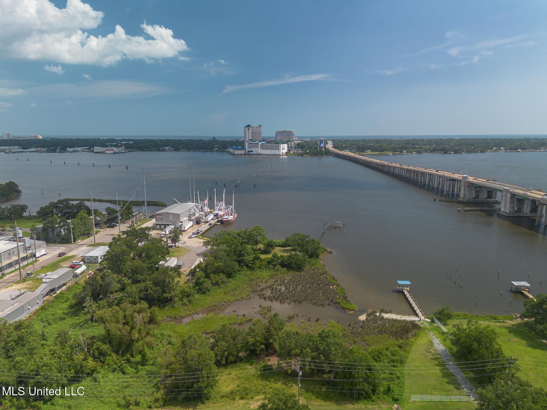117 Bay Shore Drive Property Photo 5