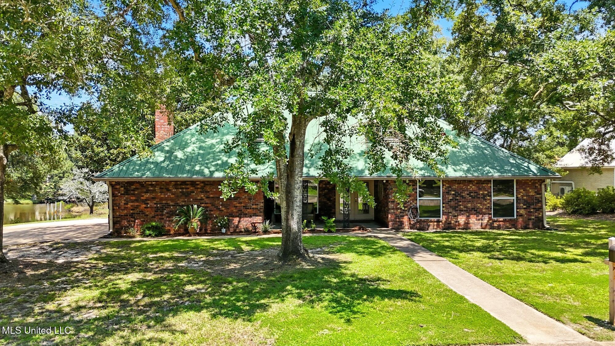 1526 Oldfield Drive Property Photo 3