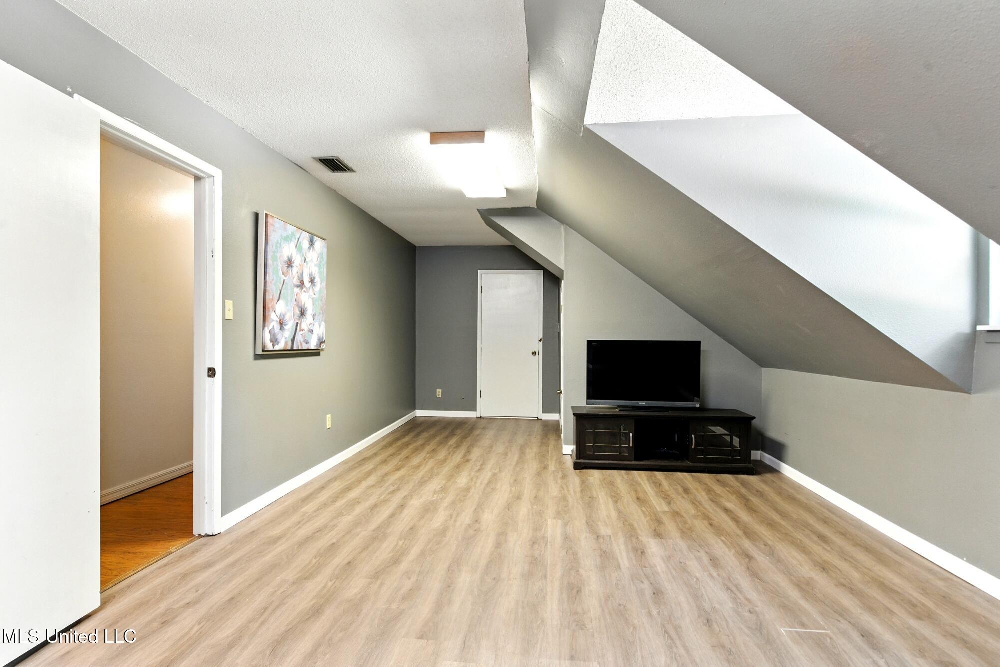 1526 Oldfield Drive Property Photo 27