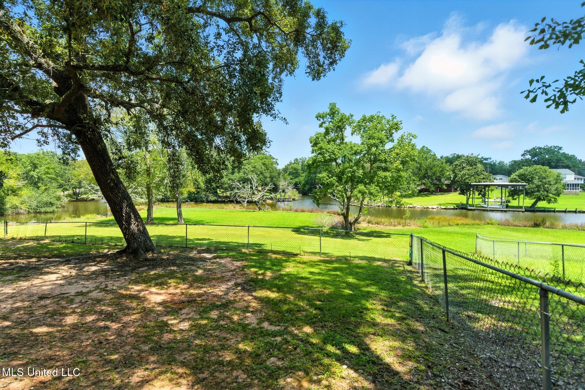 1526 Oldfield Drive Property Photo 34
