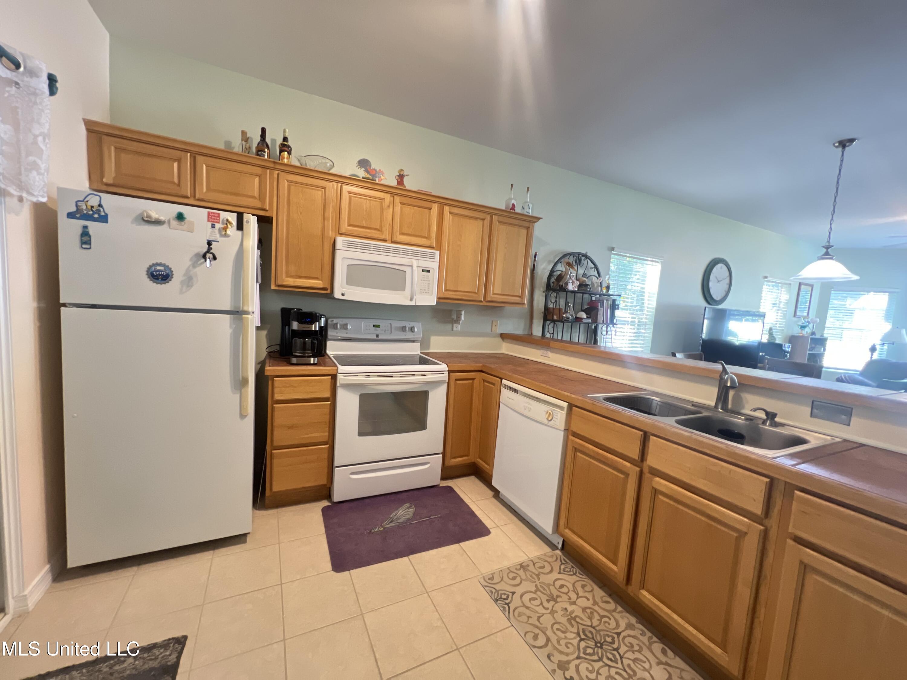 7054 W Perry Street Property Photo 14