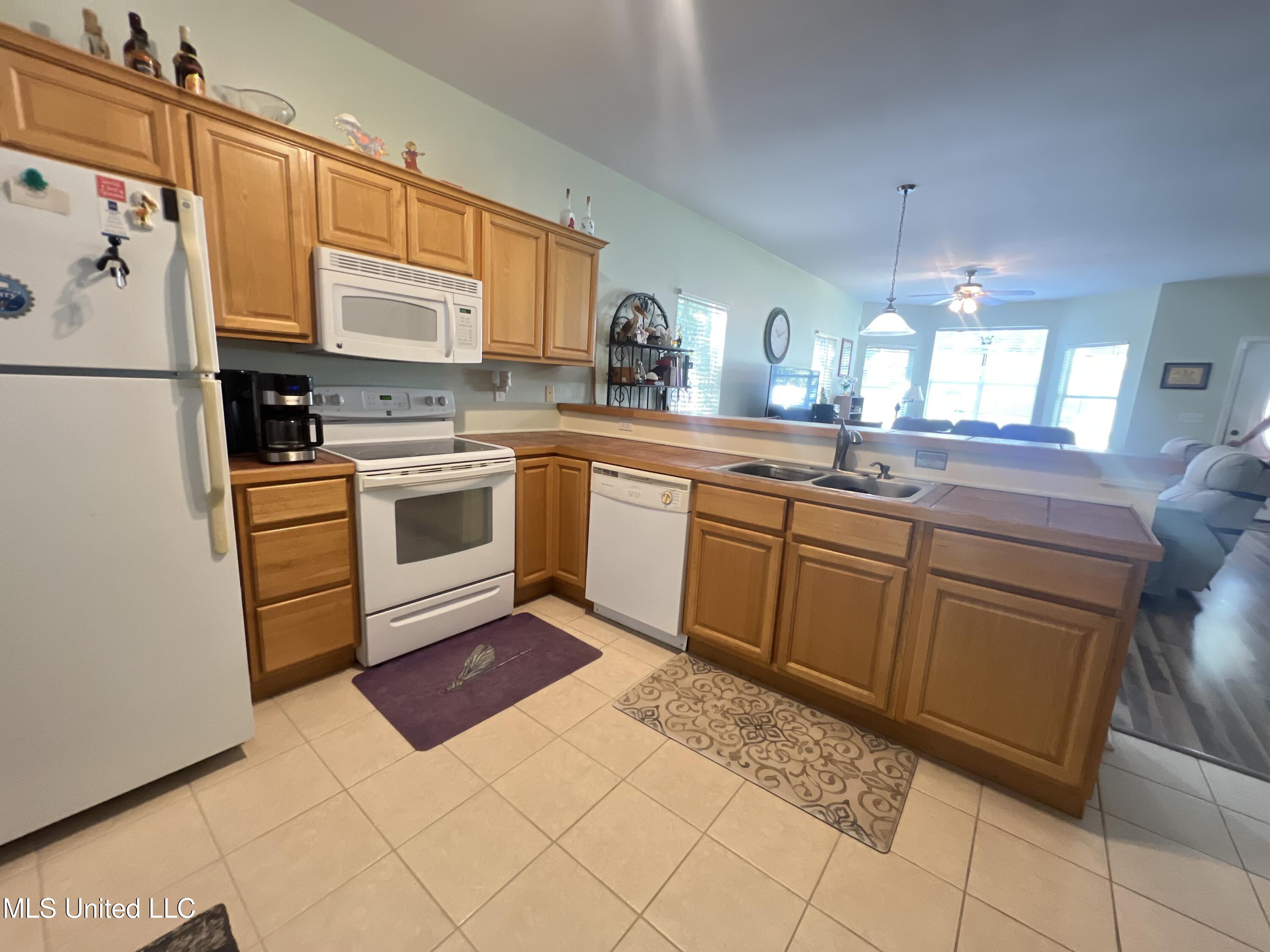 7054 W Perry Street Property Photo 15