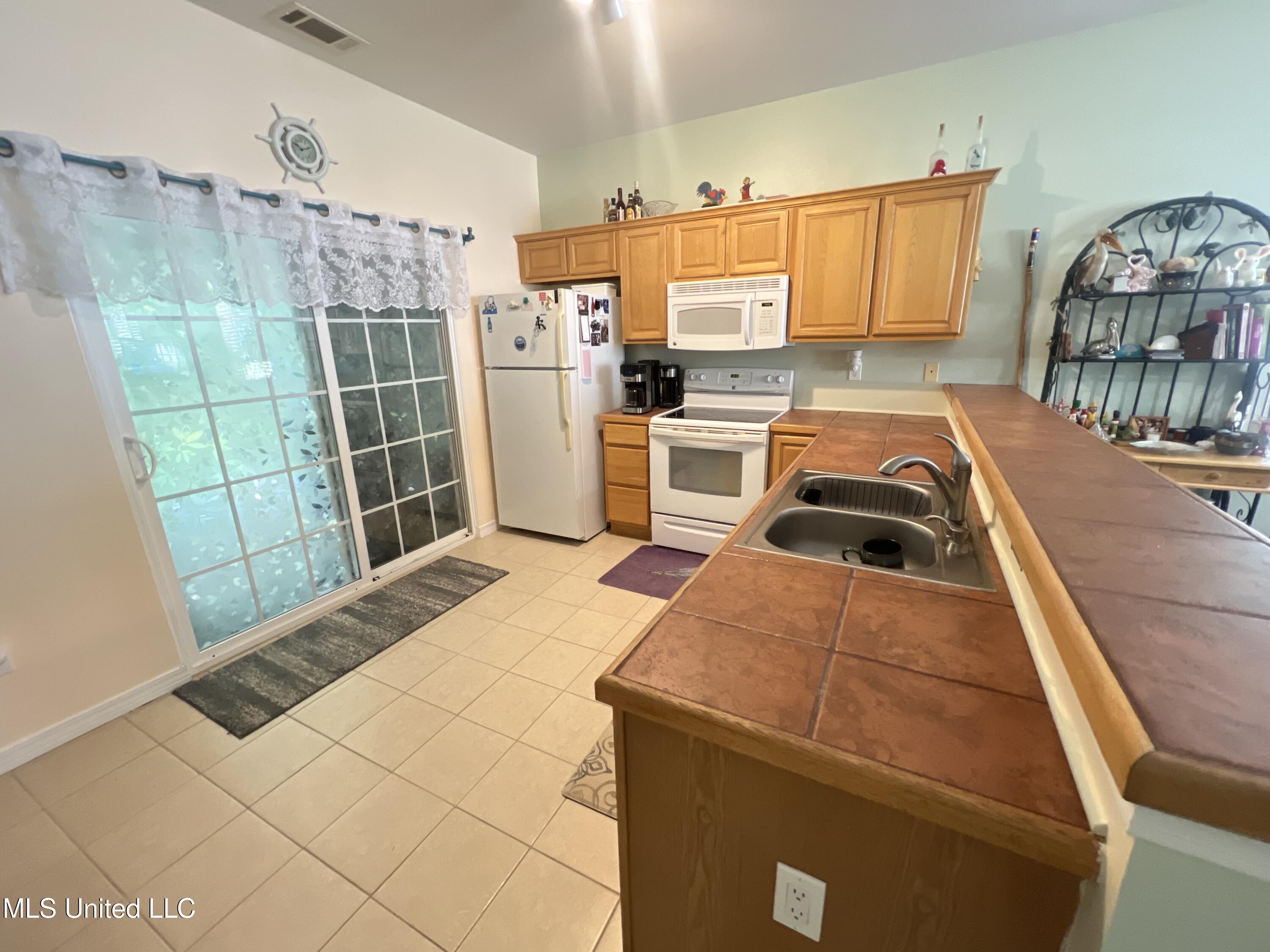 7054 W Perry Street Property Photo 16