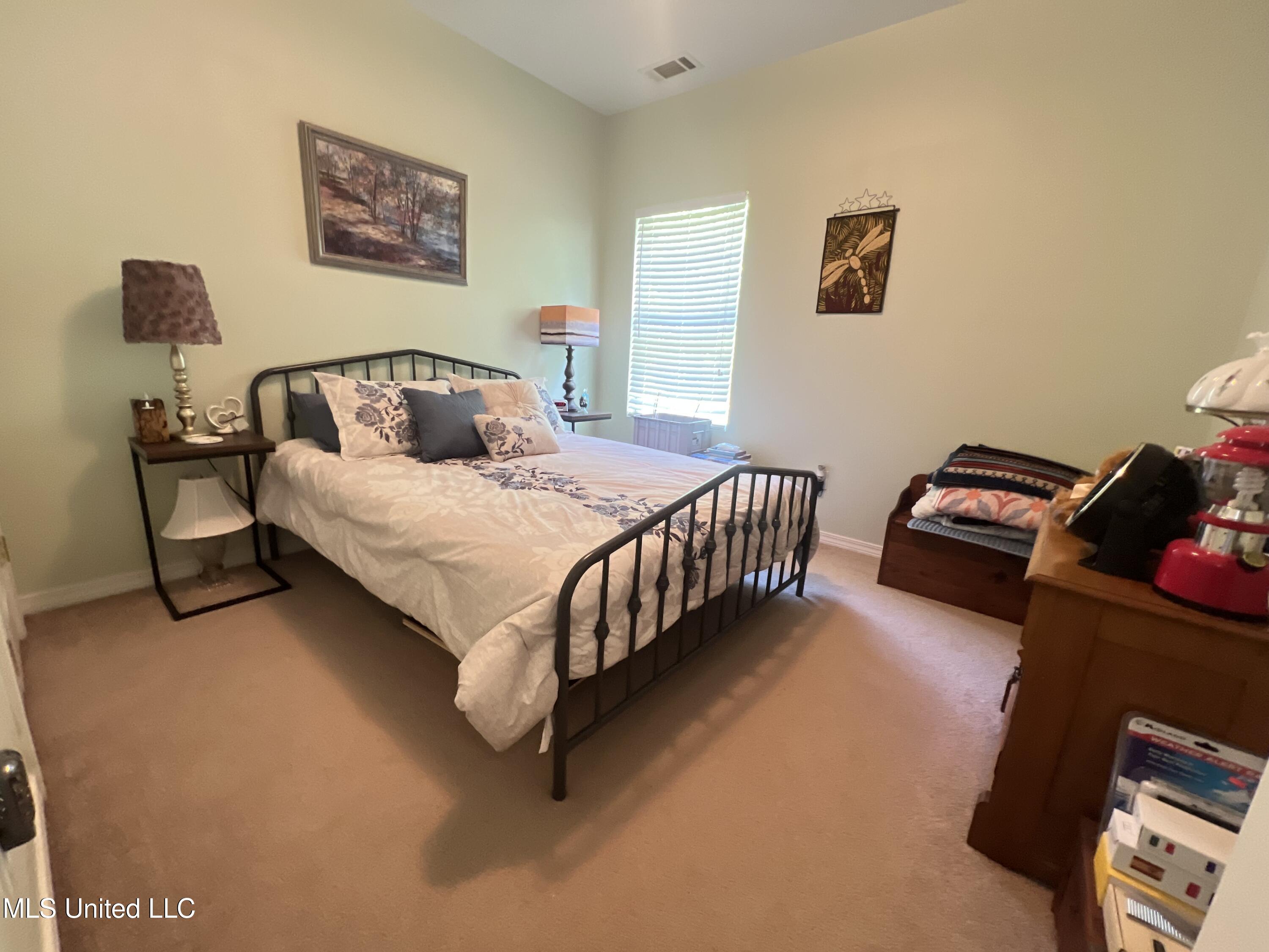 7054 W Perry Street Property Photo 17