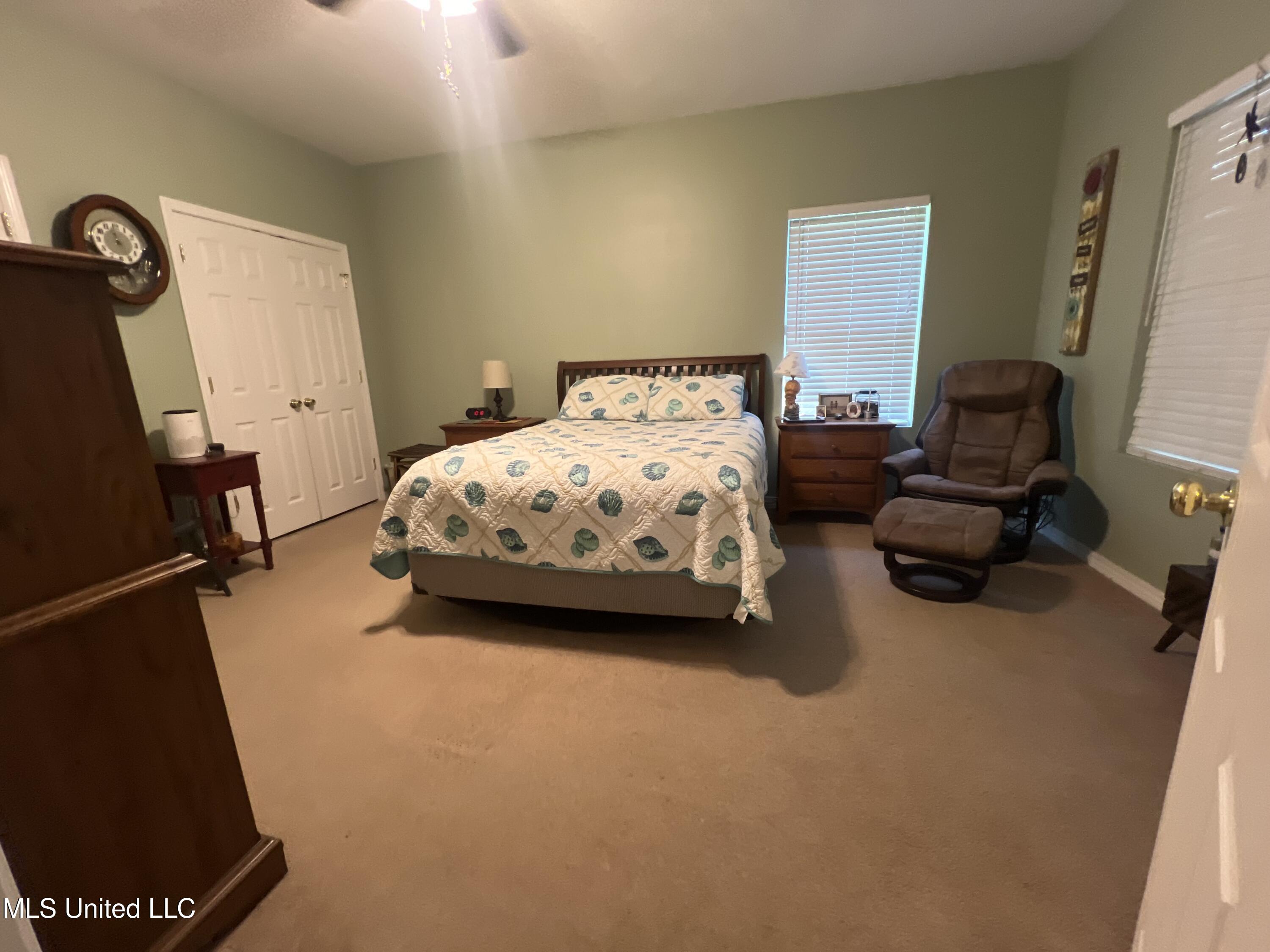 7054 W Perry Street Property Photo 19