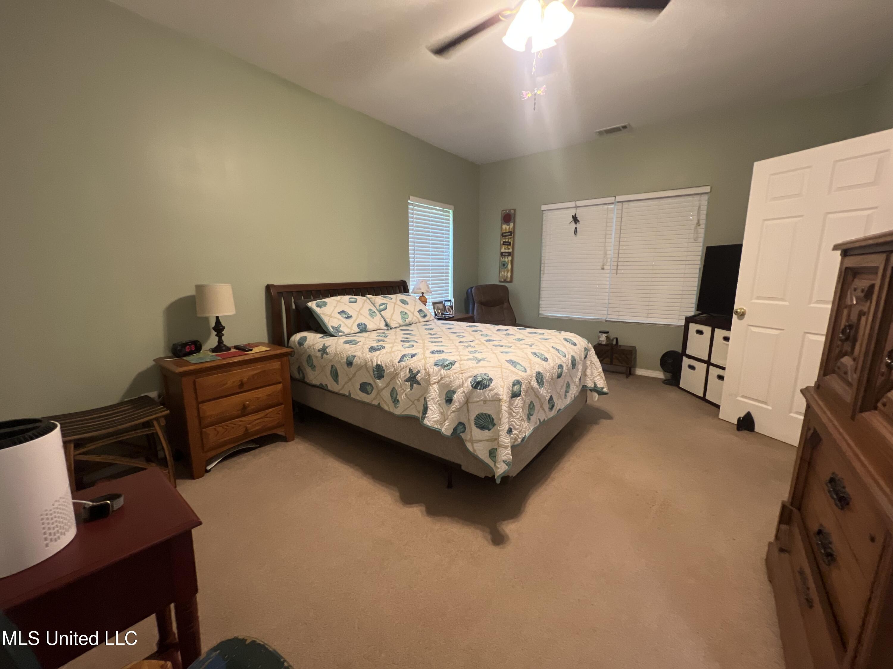 7054 W Perry Street Property Photo 20