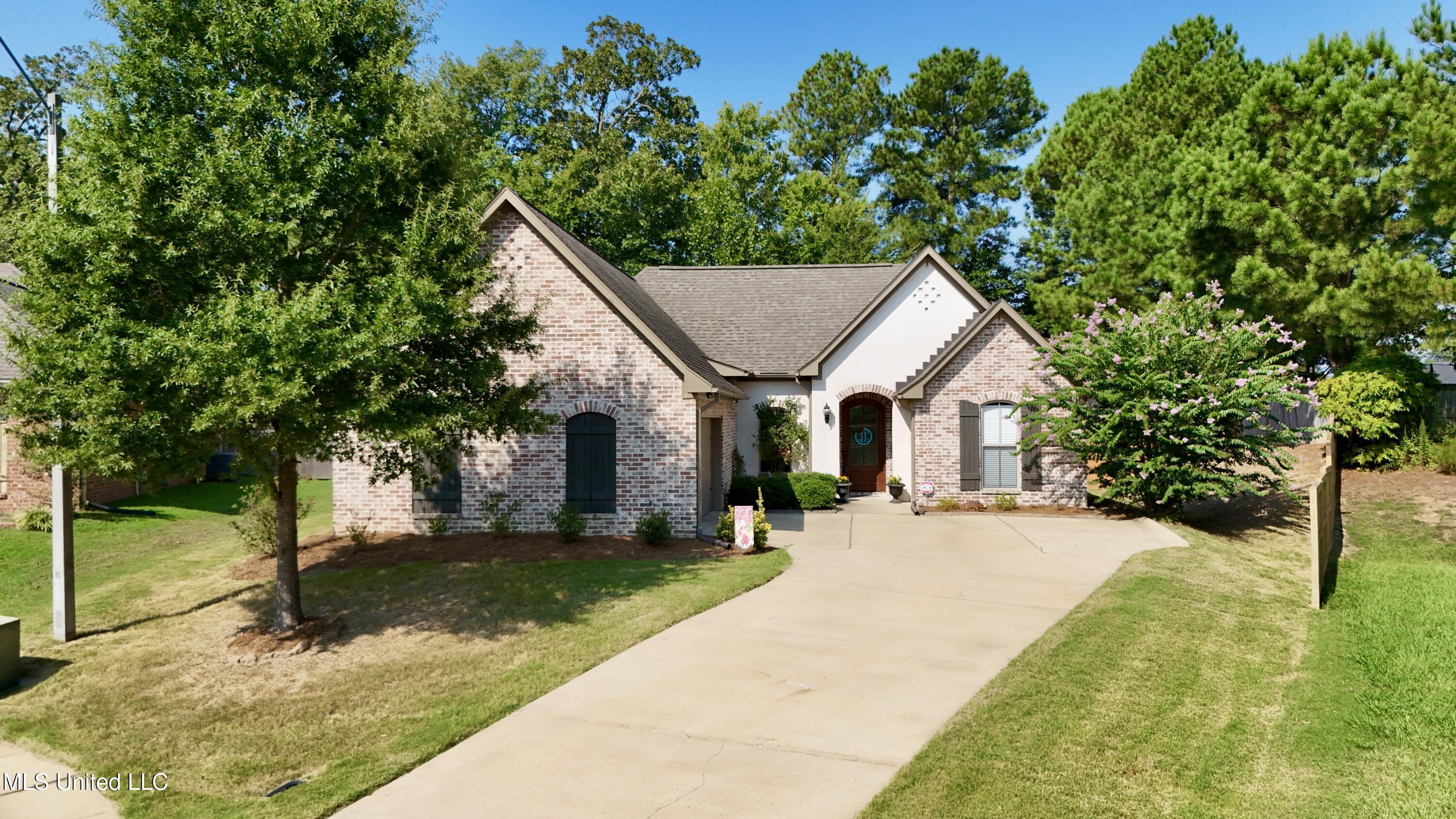 545 Willow Valley Circle Property Photo 1