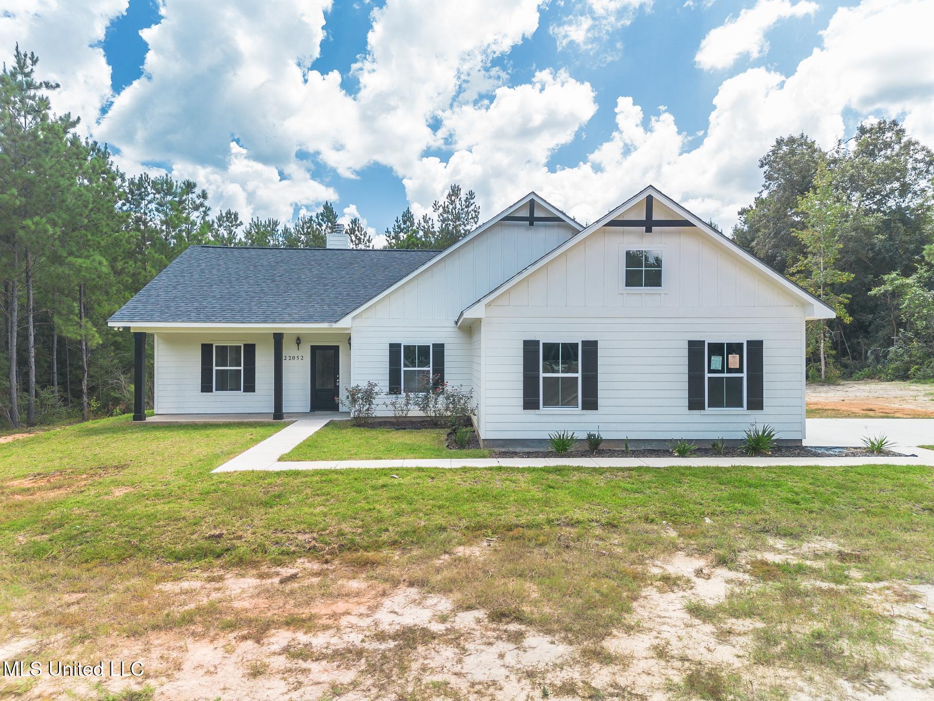 22052 Pine Haven Property Photo 1