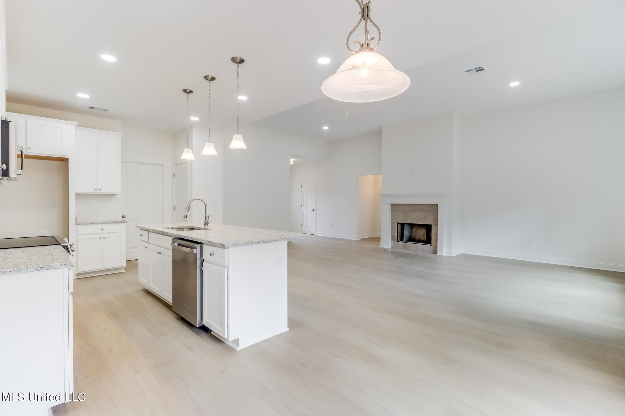 22052 Pine Haven Property Photo 2