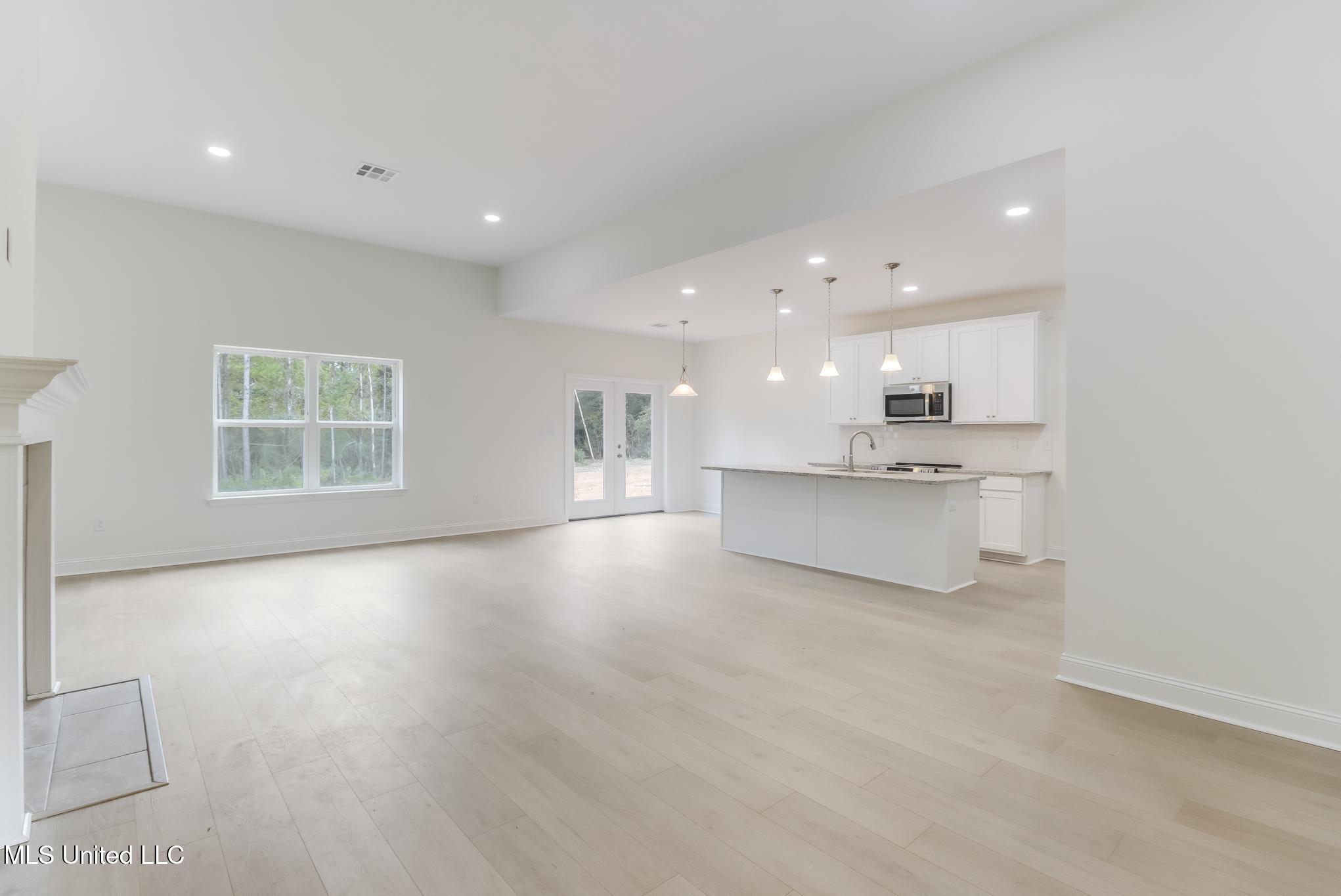 22052 Pine Haven Property Photo 3