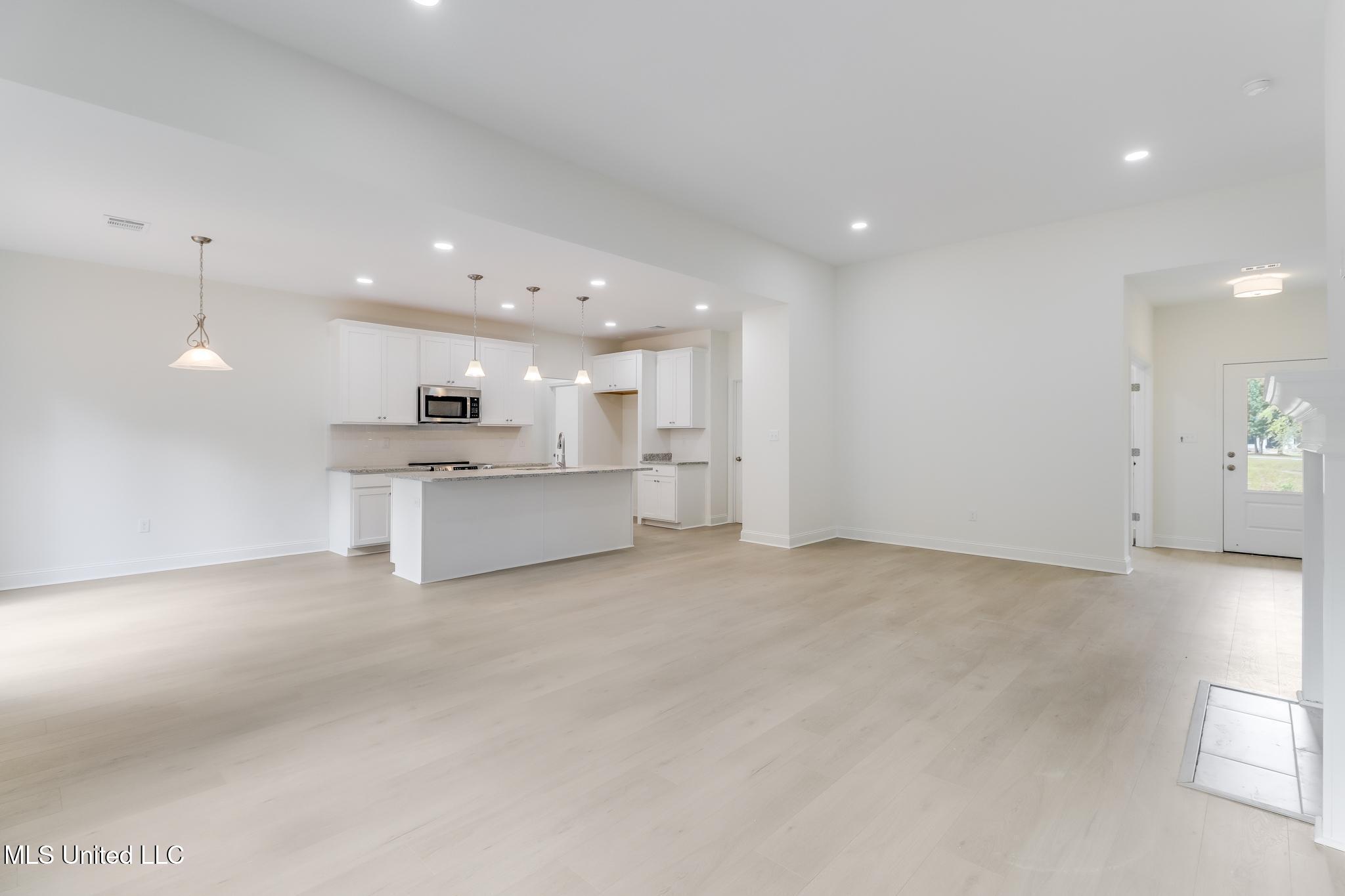 22052 Pine Haven Property Photo 5