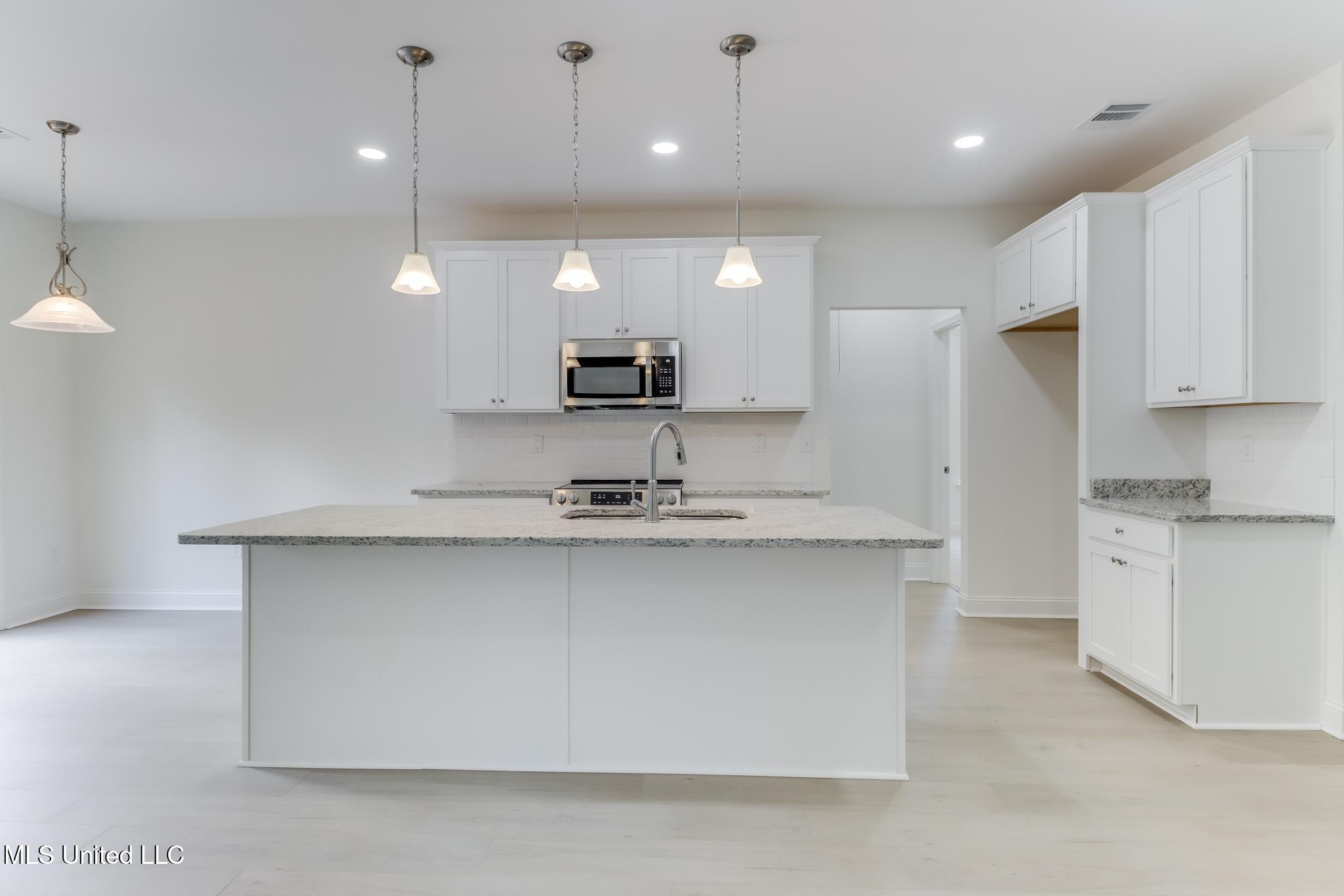 22052 Pine Haven Property Photo 7