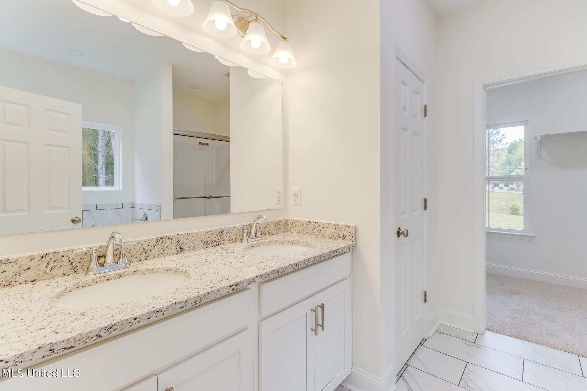 22052 Pine Haven Property Photo 9