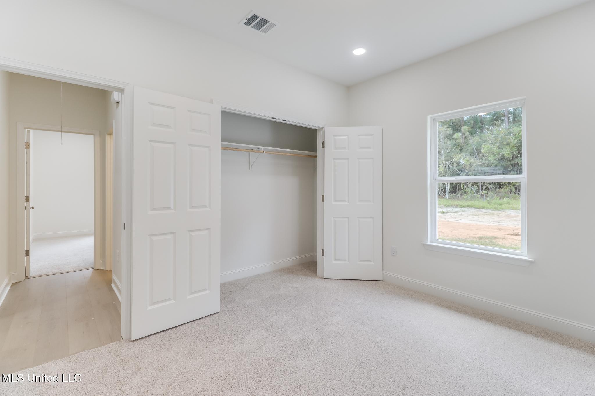 22052 Pine Haven Property Photo 12