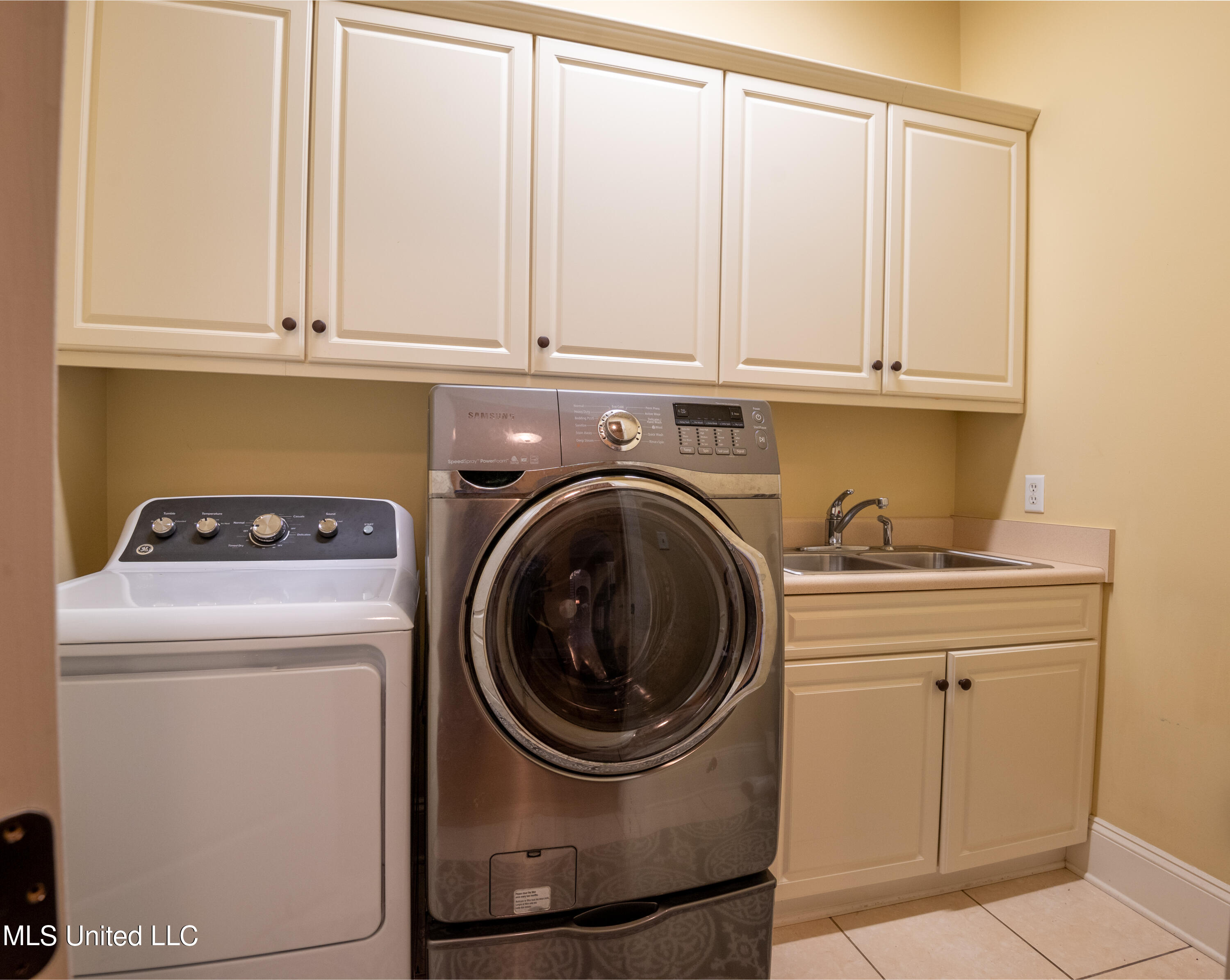 2843 Manning Circle S Property Photo 26