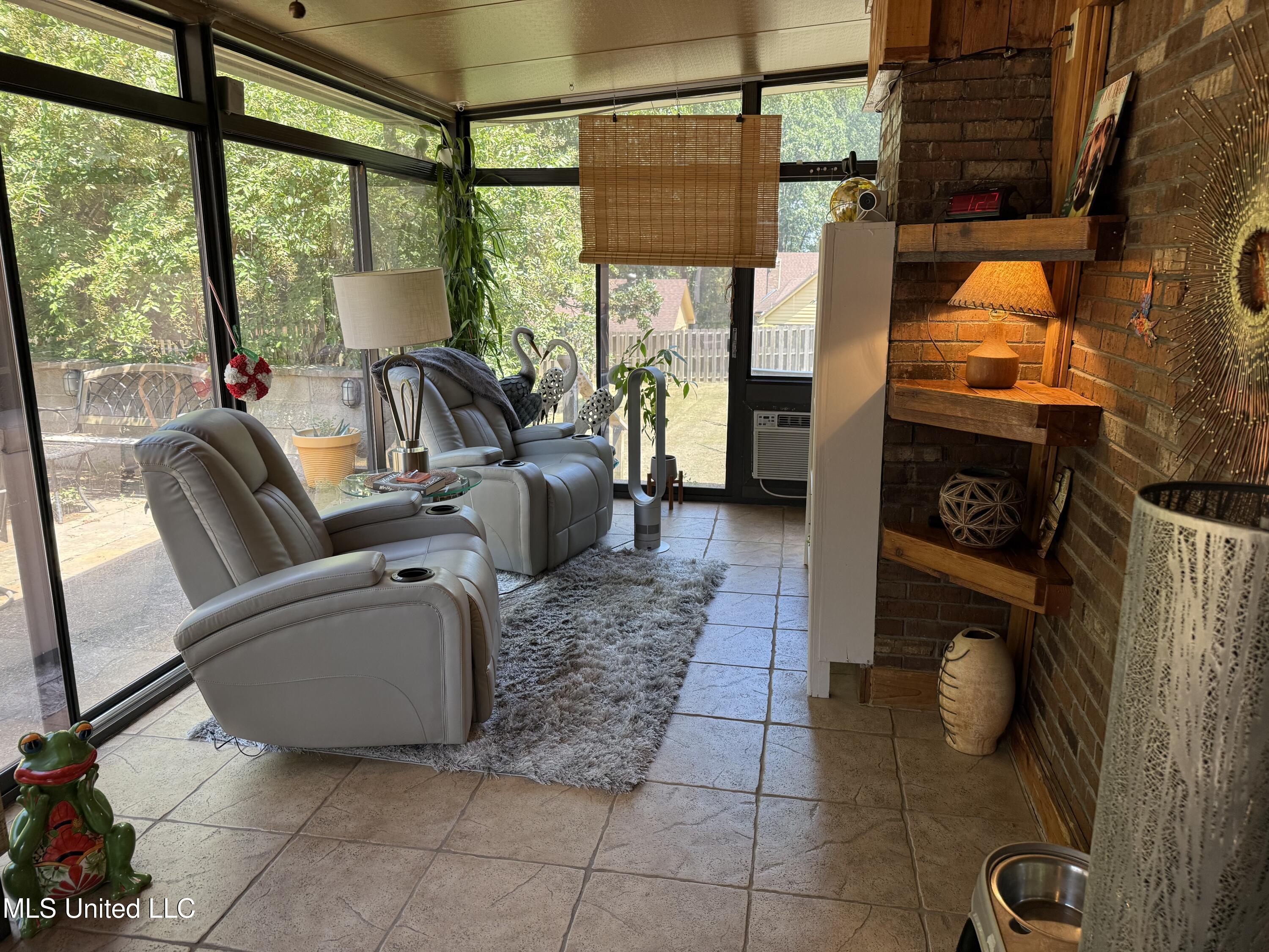 8870 Collinswood Drive Property Photo 3