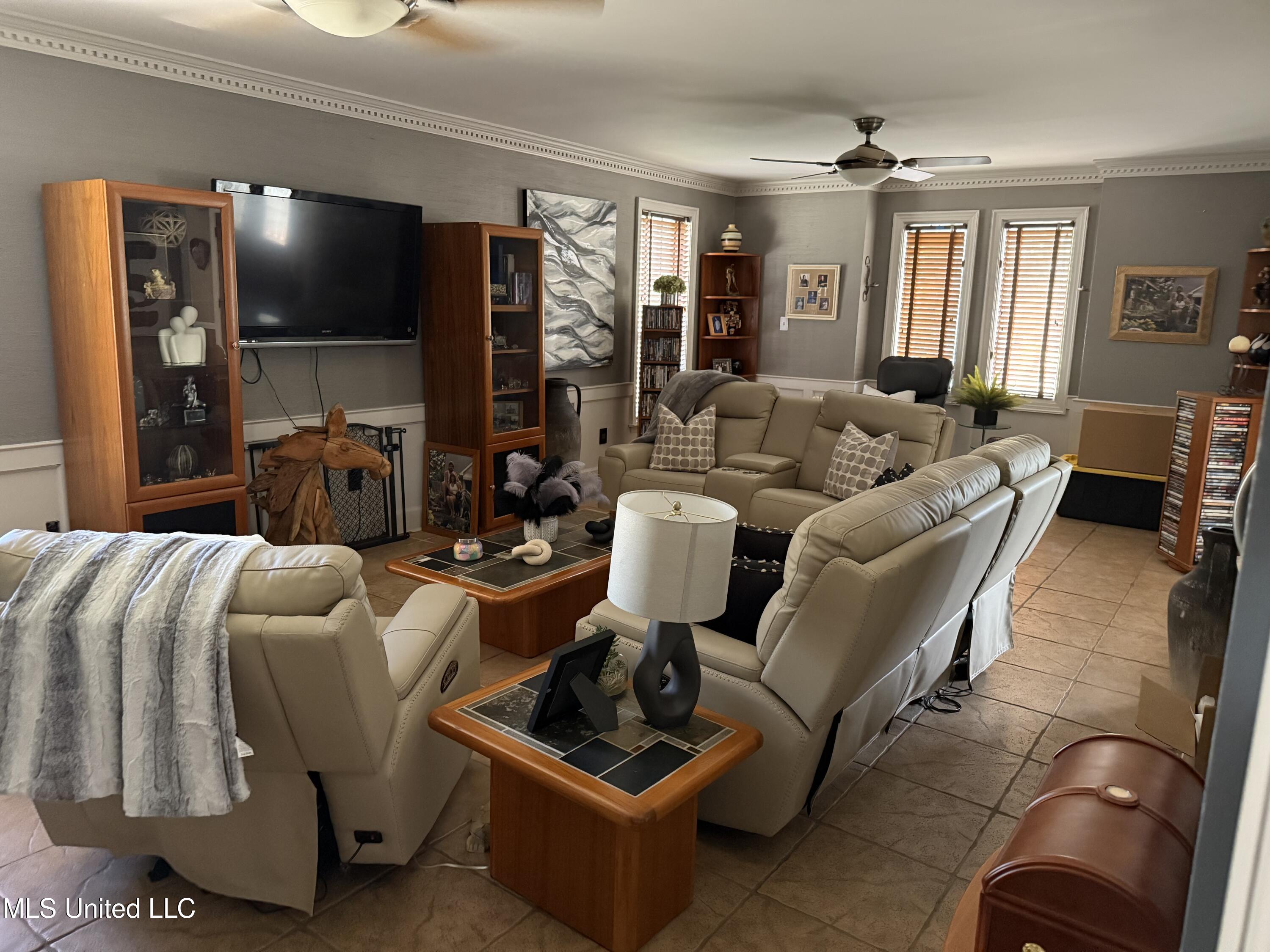 8870 Collinswood Drive Property Photo 4