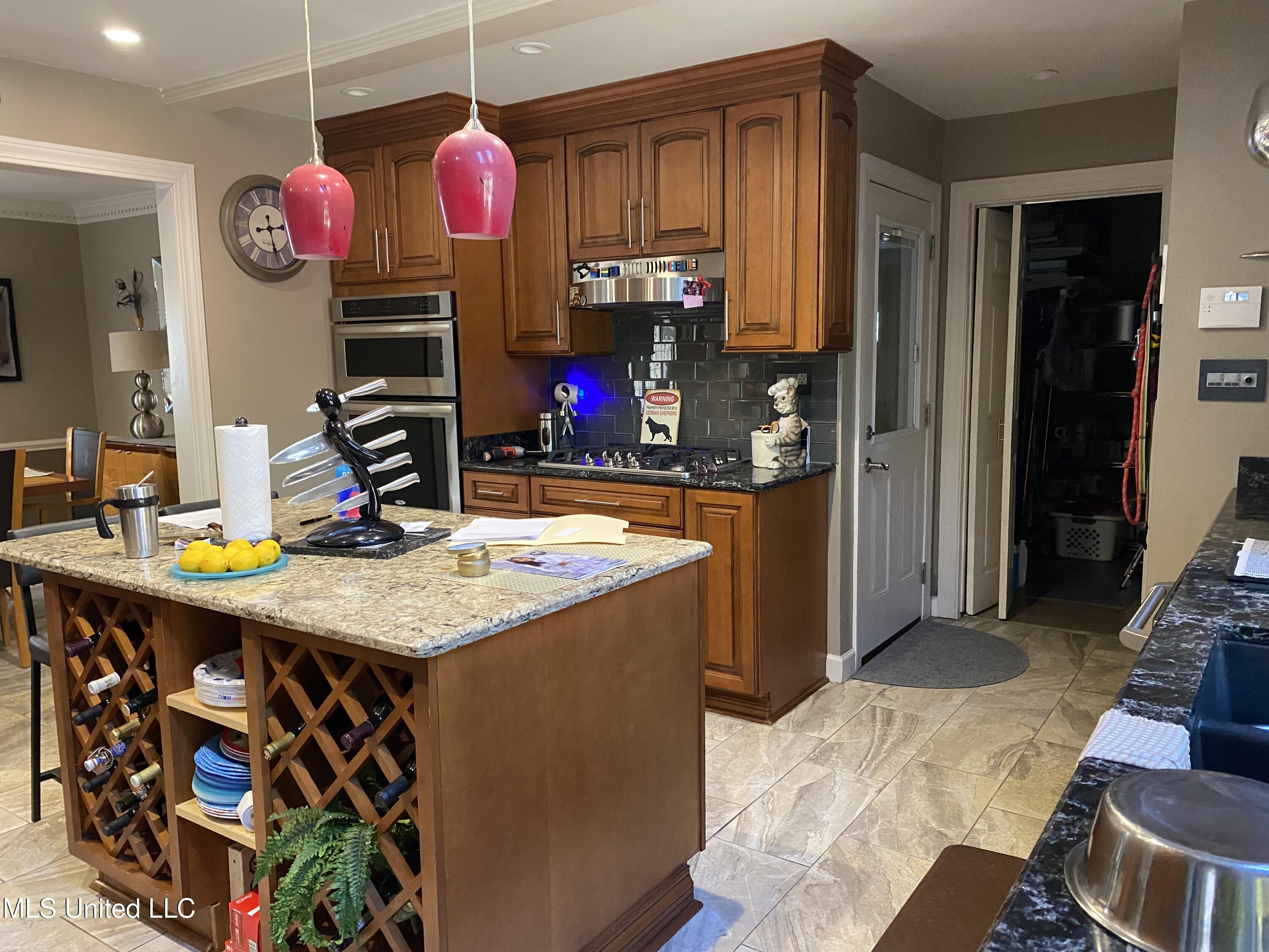 8870 Collinswood Drive Property Photo 12