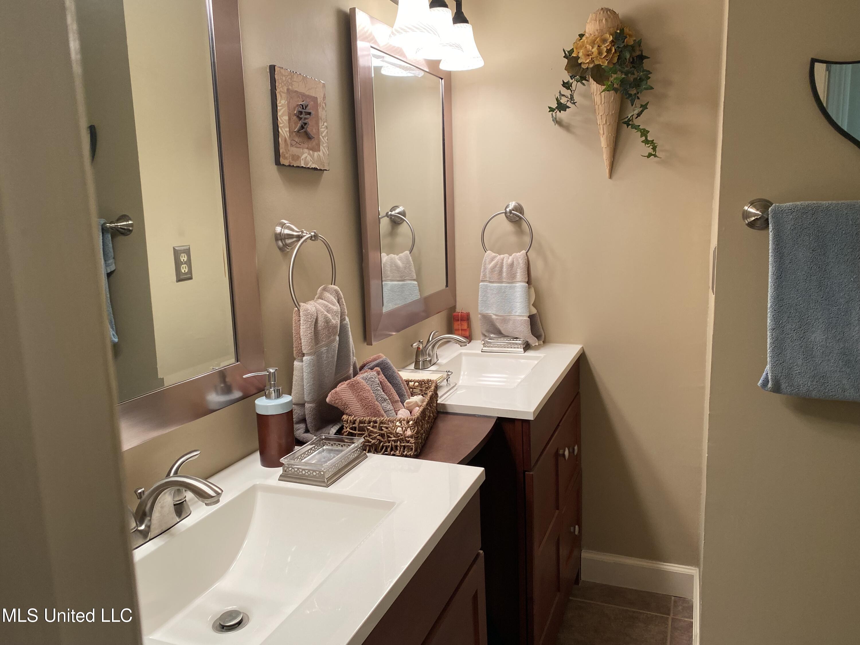8870 Collinswood Drive Property Photo 15