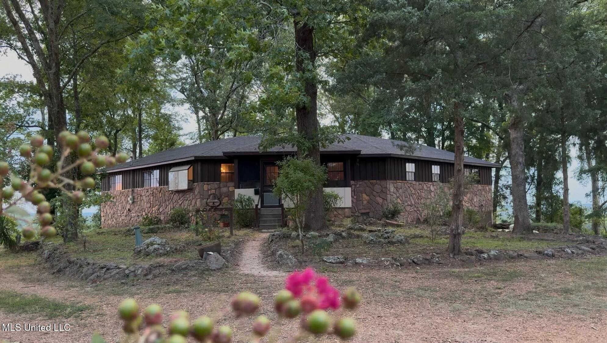 2864 Highway 407 Property Photo 1