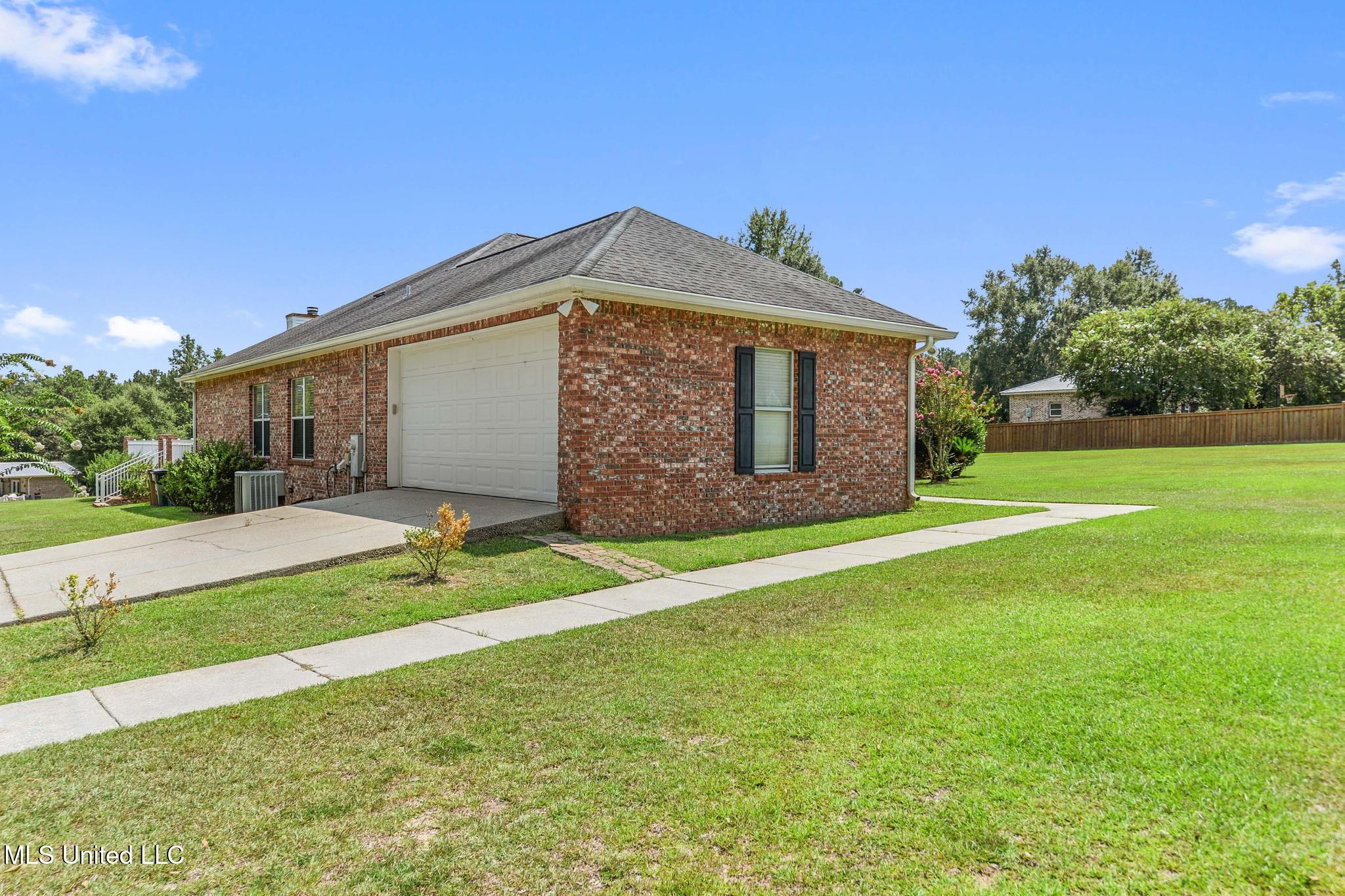 22140 Red Fox Run Property Photo 3