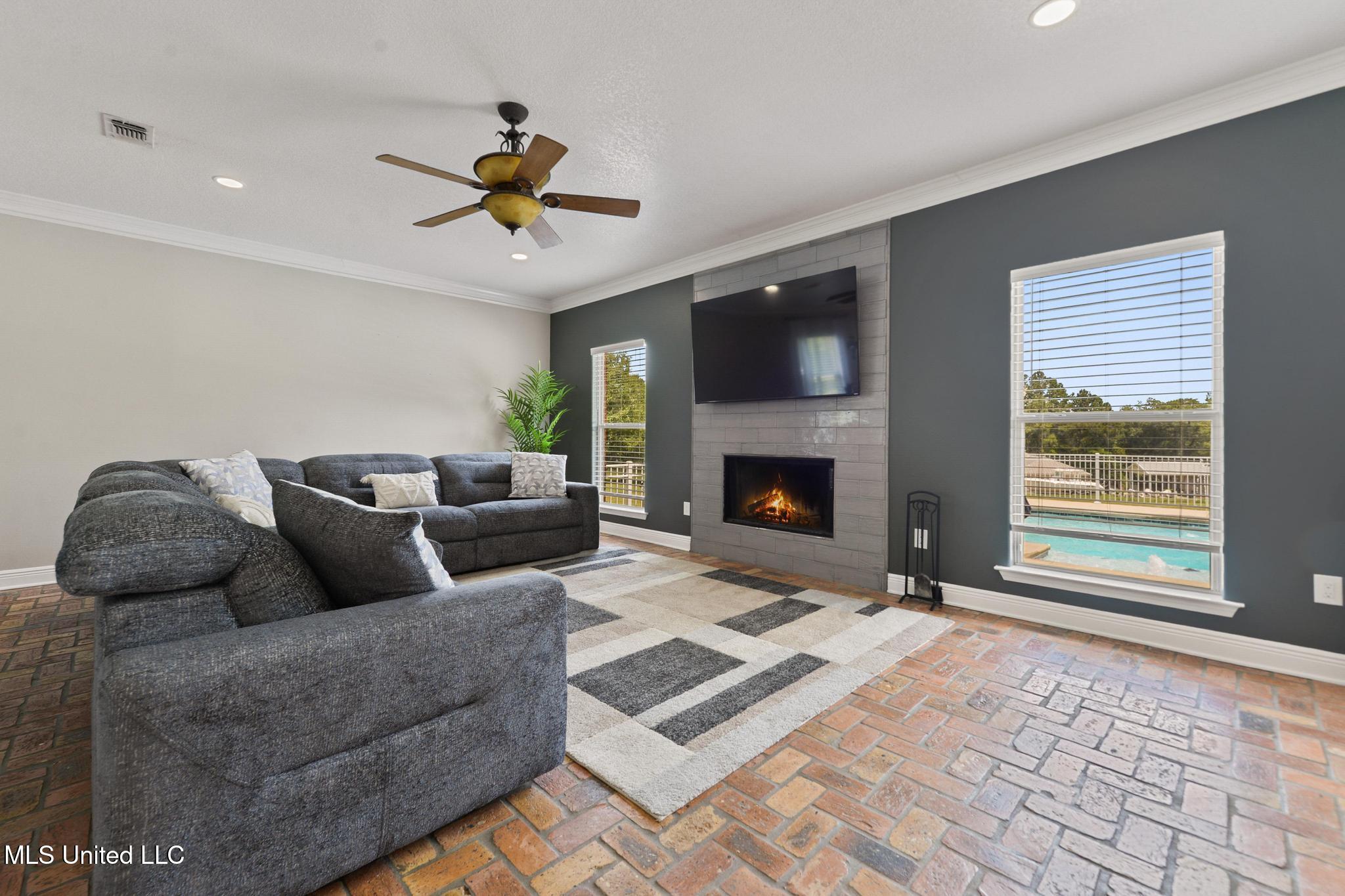 22140 Red Fox Run Property Photo 8