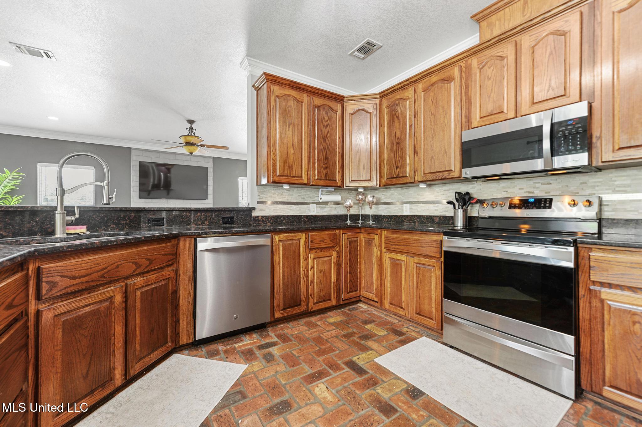 22140 Red Fox Run Property Photo 12