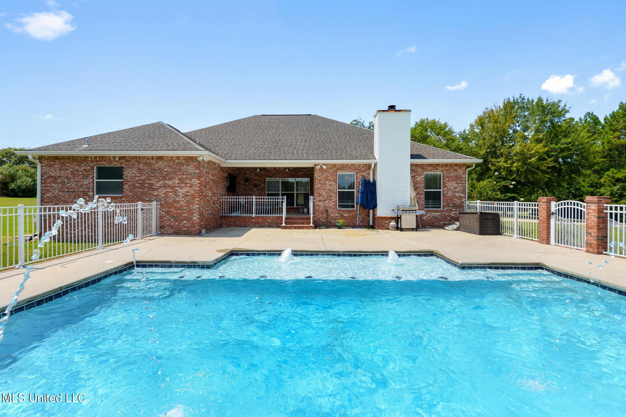 22140 Red Fox Run Property Photo 32