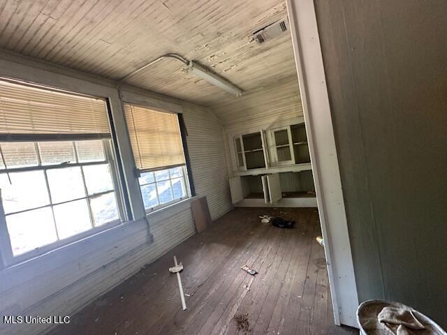 1655 Saint Charles Street Property Photo 9