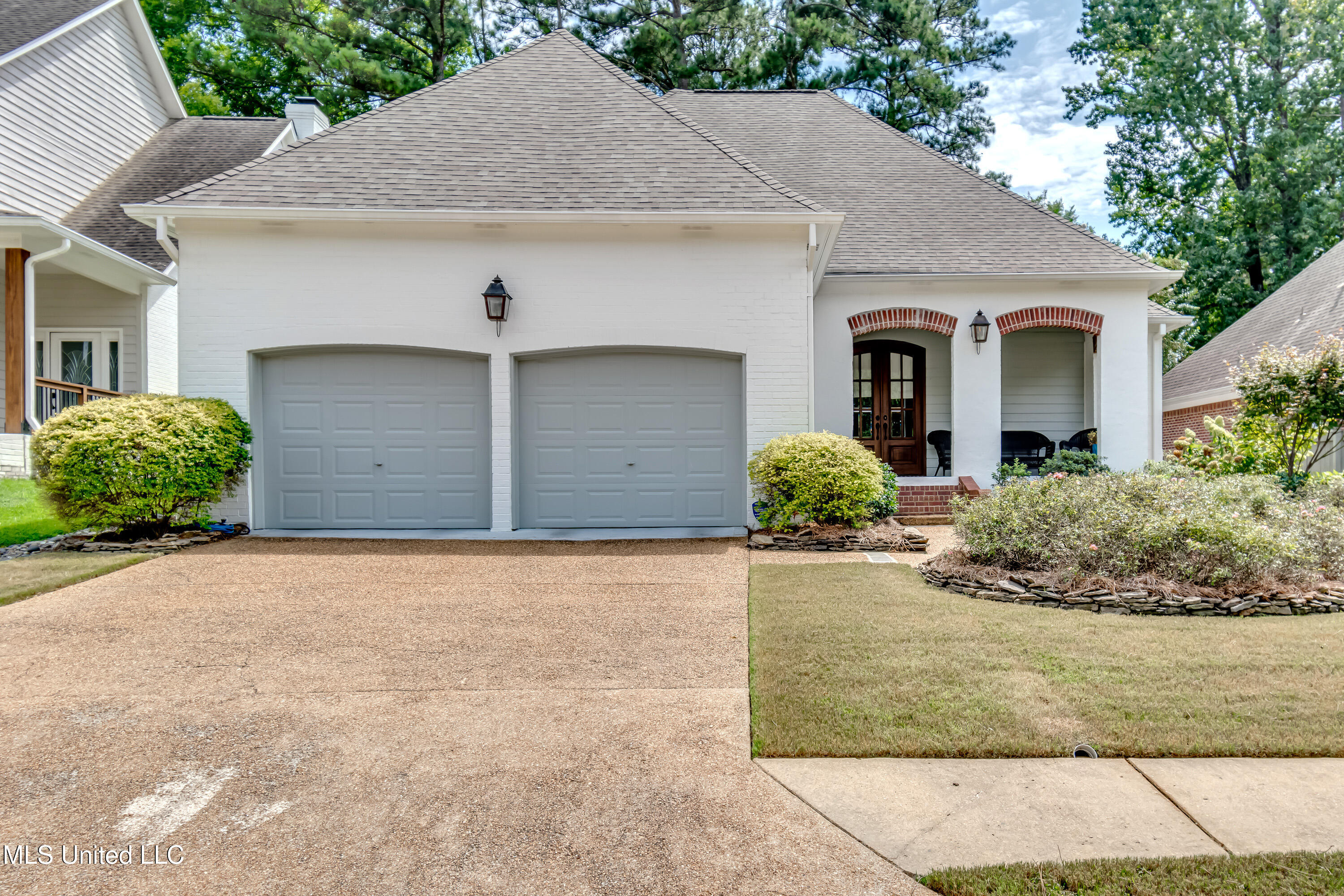 887 N Deerfield Drive Property Photo 1