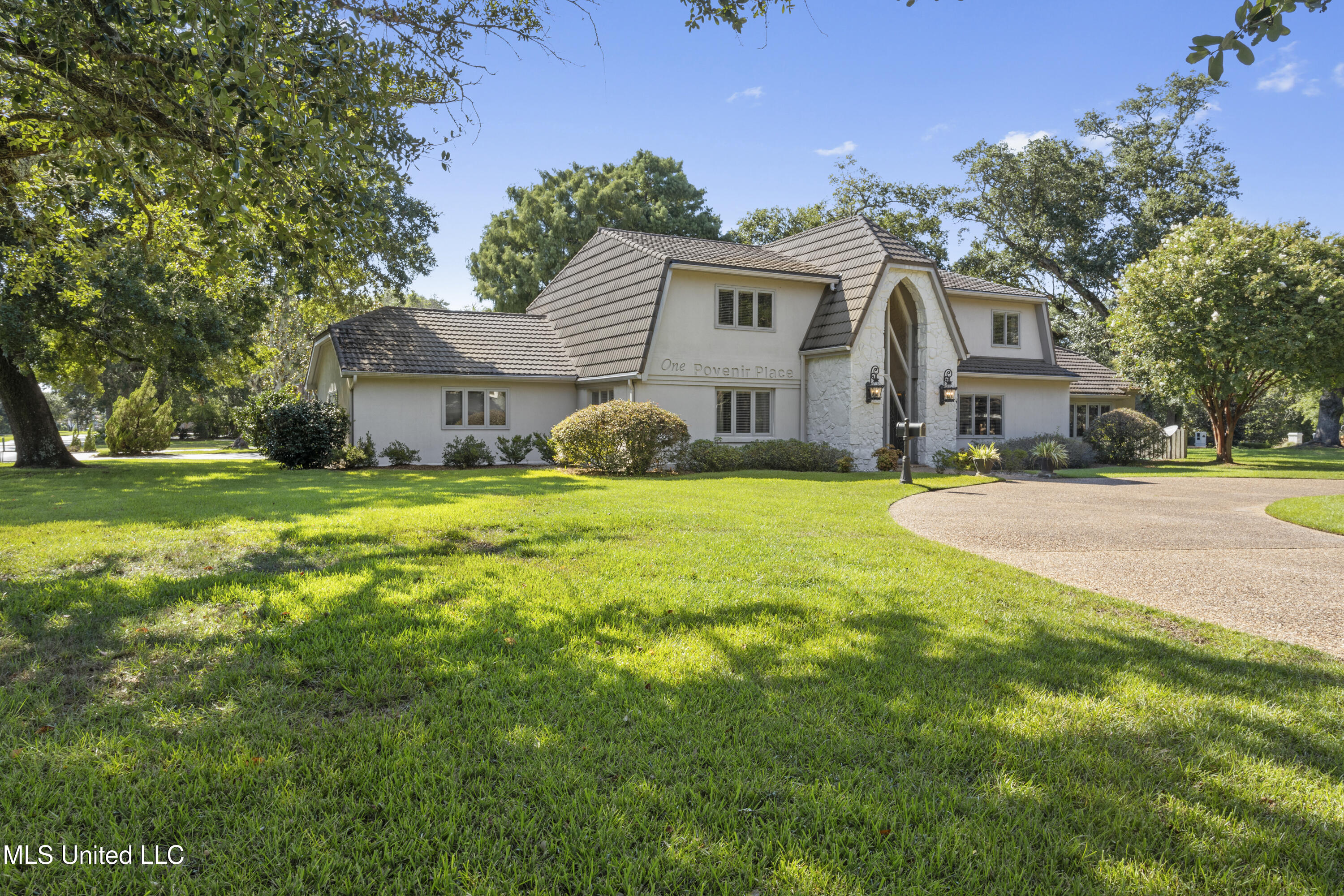 1 Povenir Place Property Photo 2