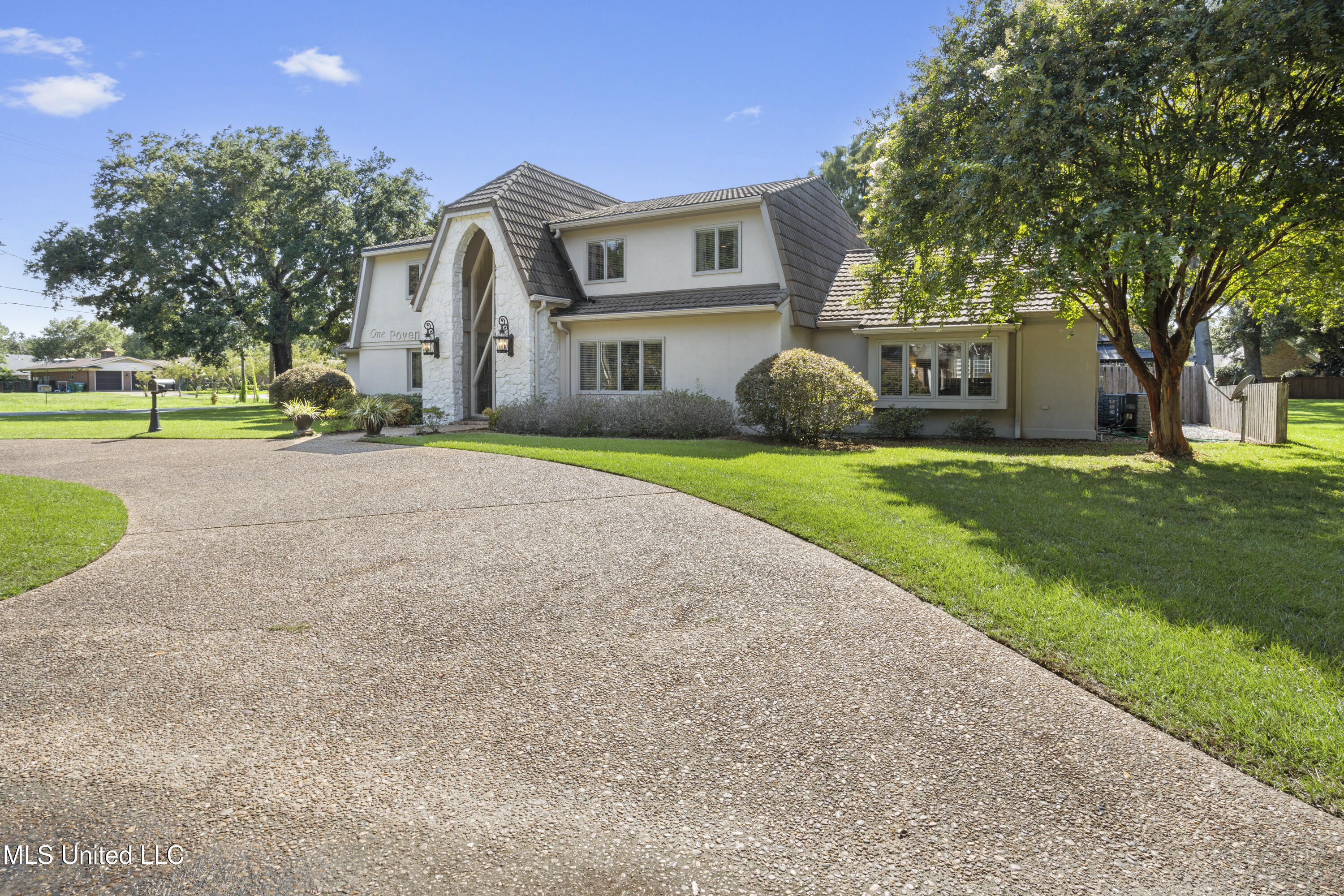 1 Povenir Place Property Photo 3
