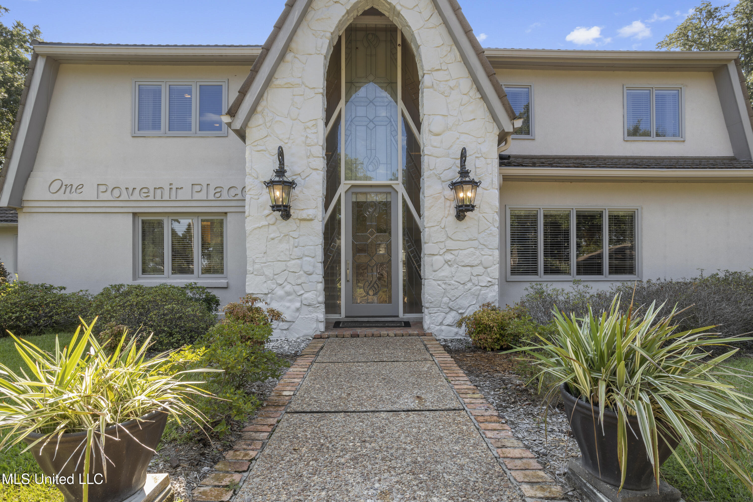 1 Povenir Place Property Photo 4