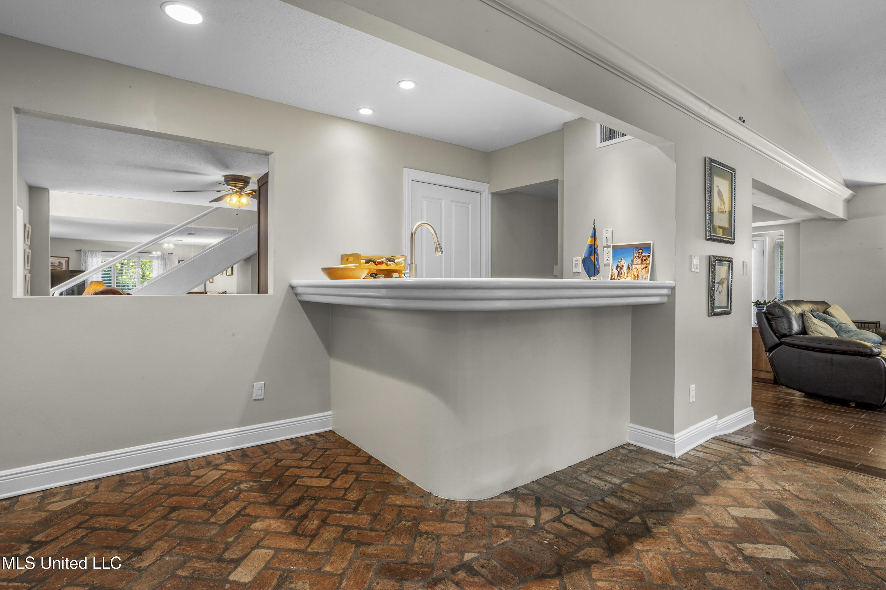 1 Povenir Place Property Photo 30