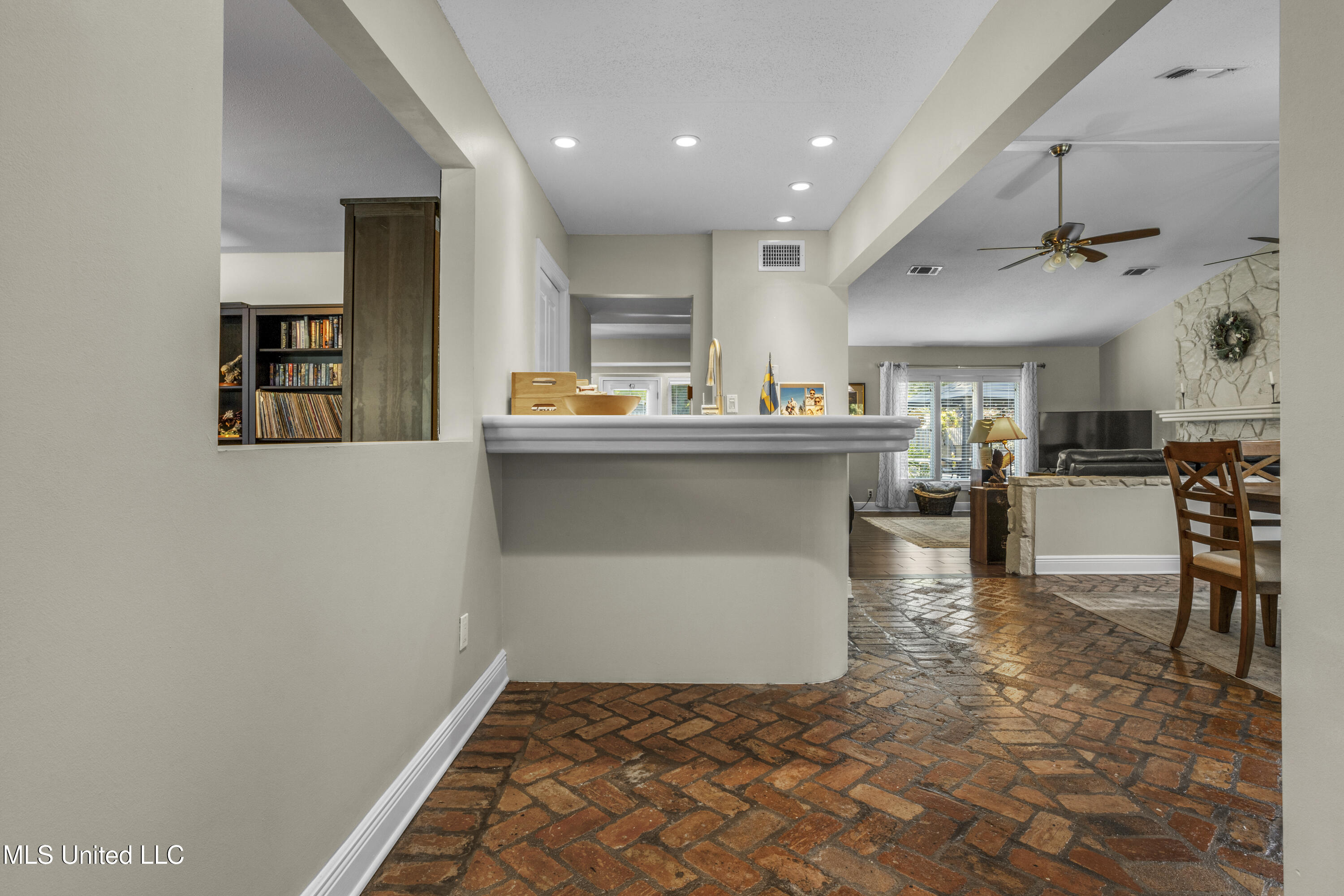 1 Povenir Place Property Photo 32