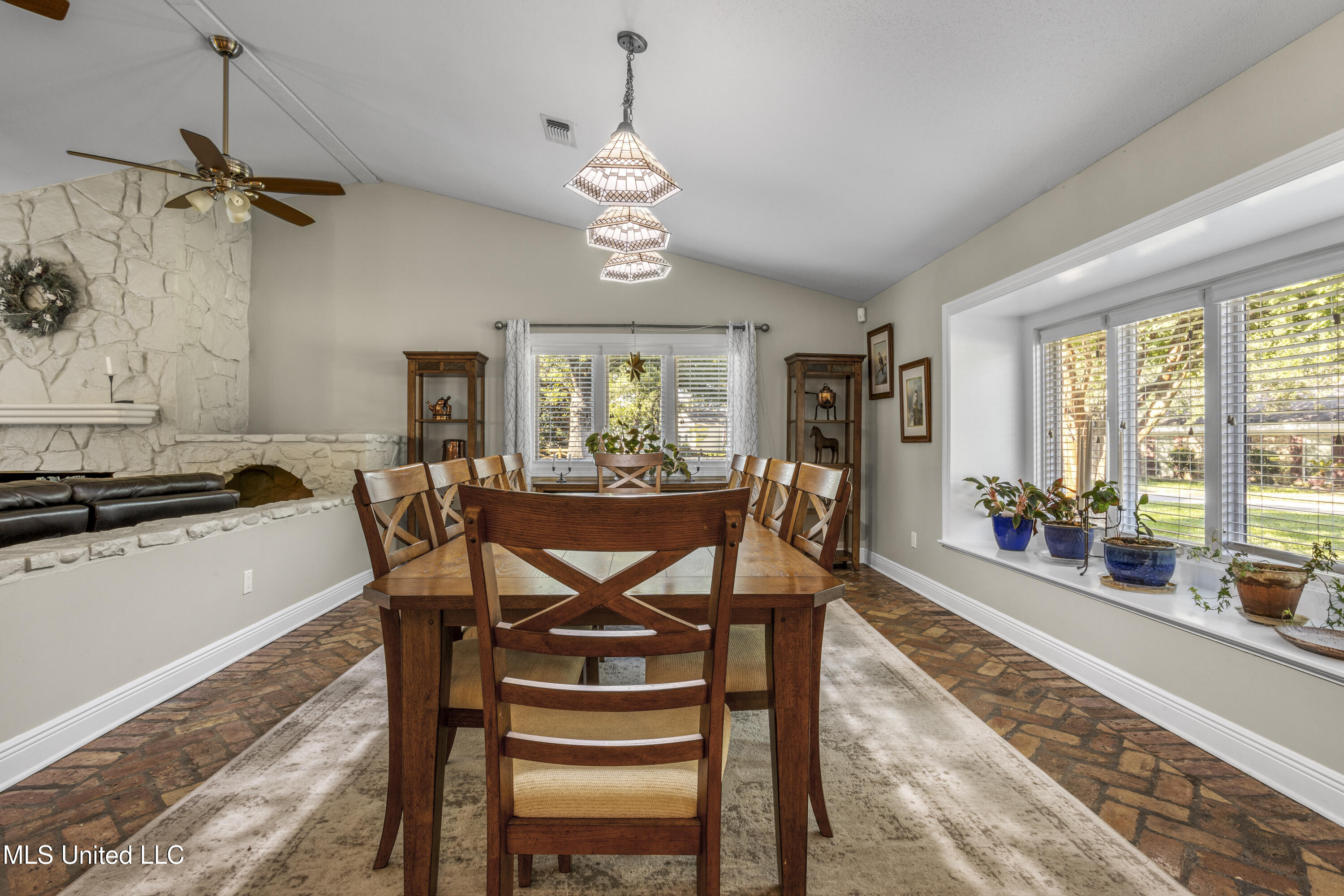 1 Povenir Place Property Photo 33