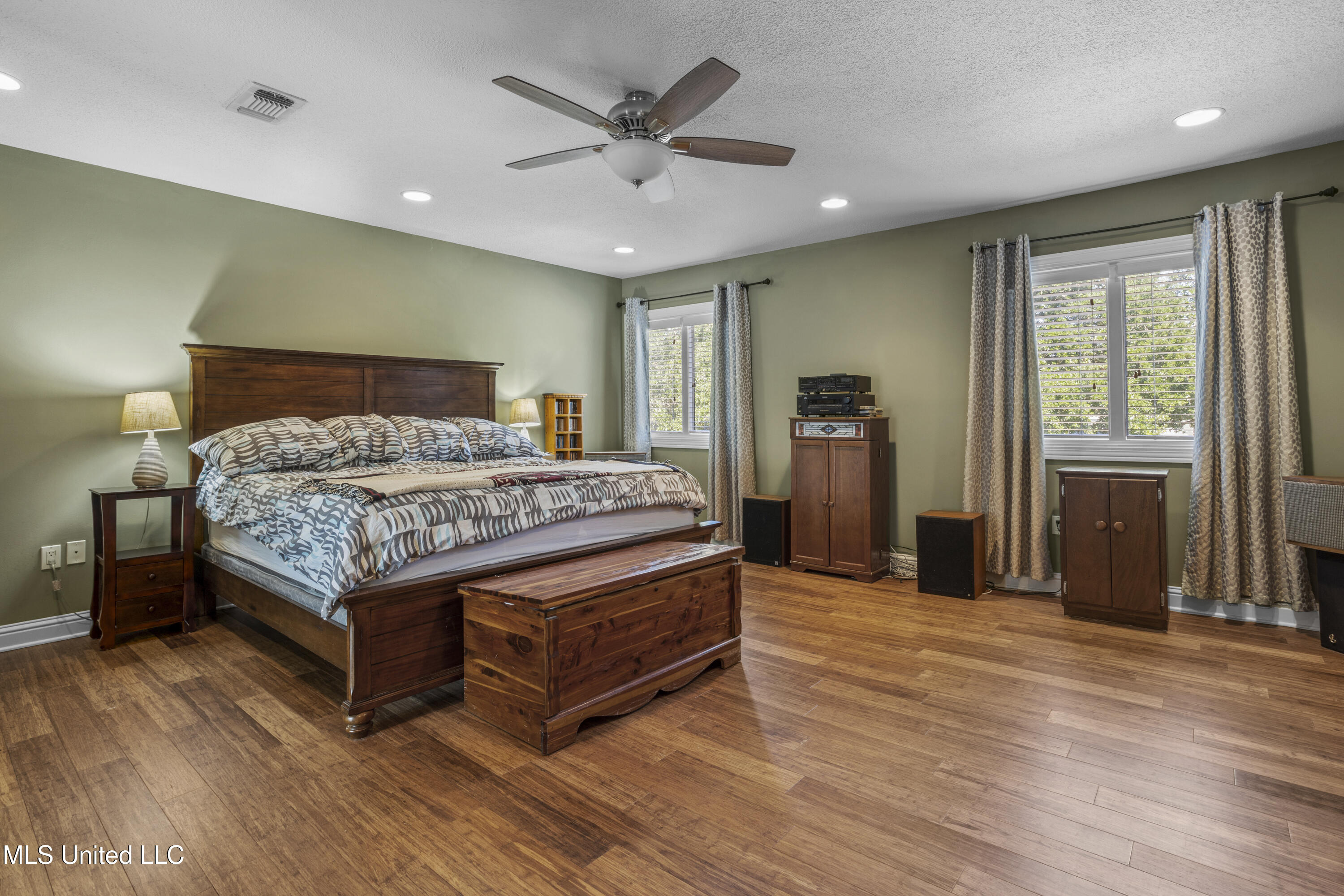 1 Povenir Place Property Photo 38