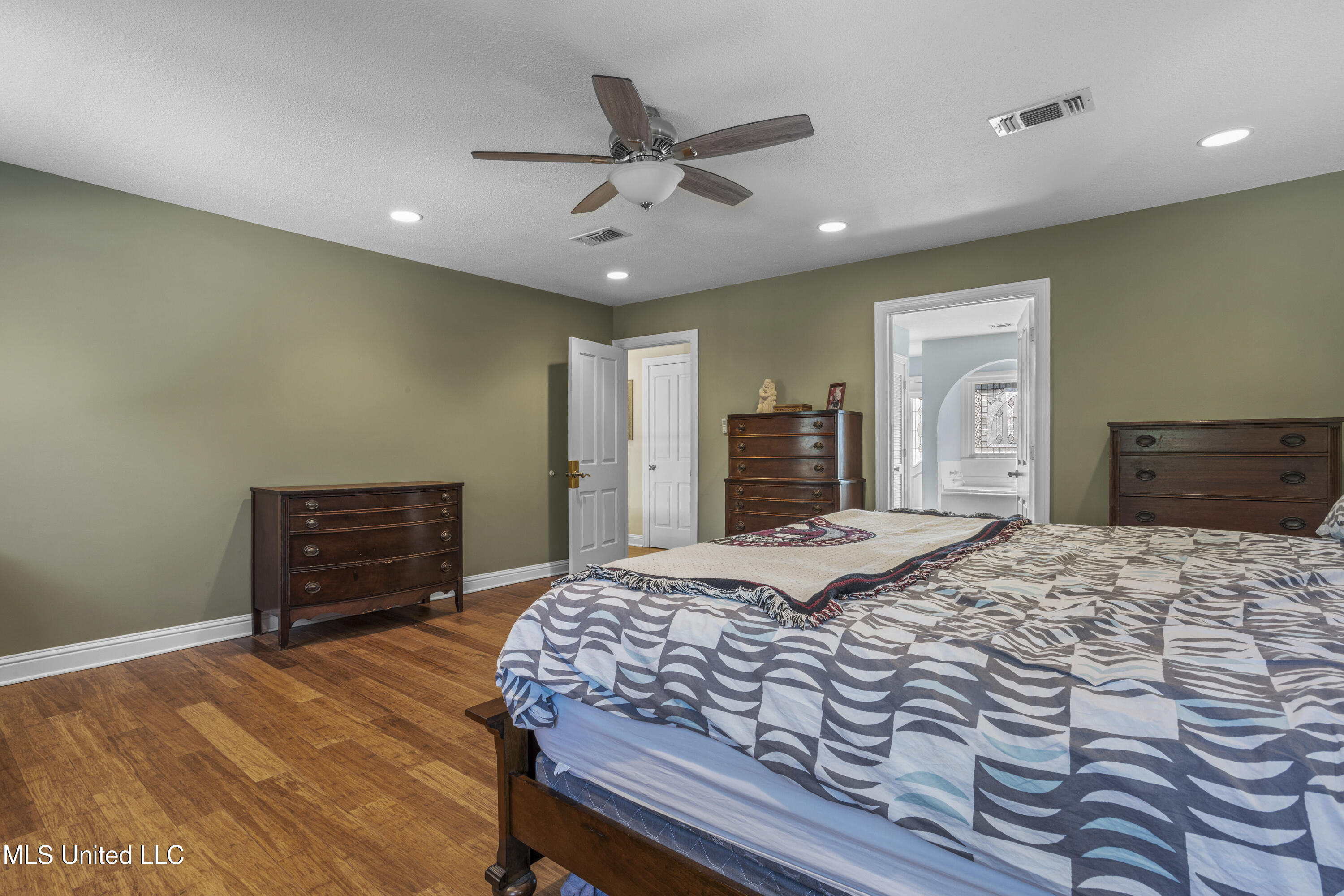 1 Povenir Place Property Photo 39