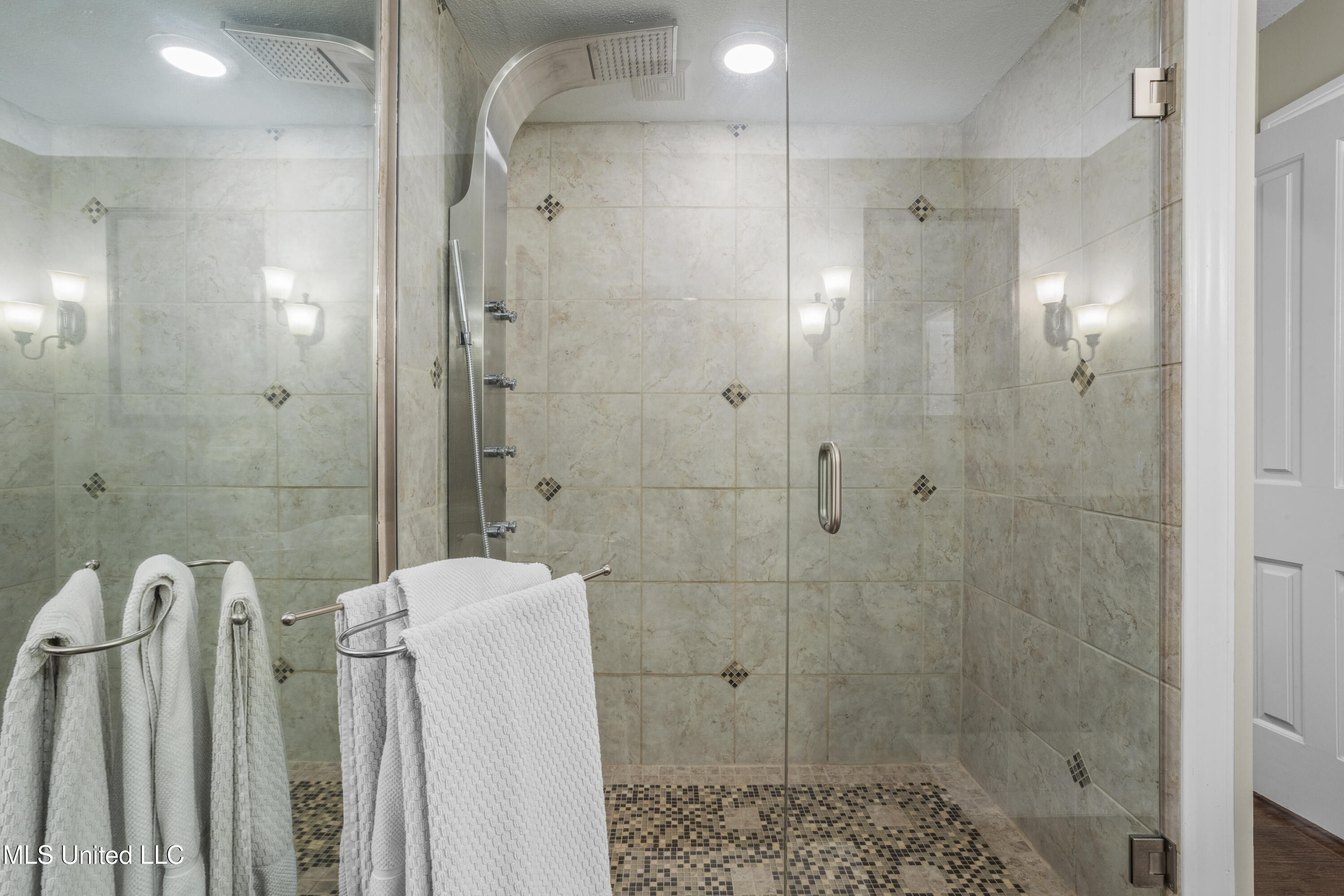 1 Povenir Place Property Photo 63