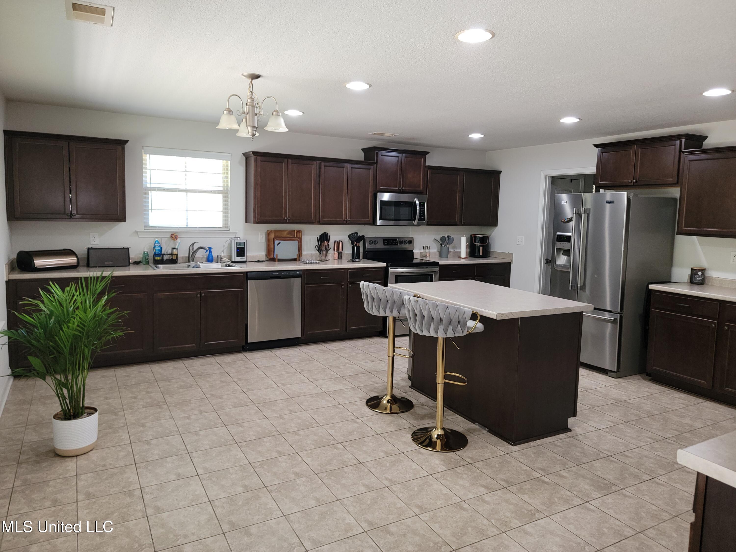 9598 Nielsen Drive Property Photo 8