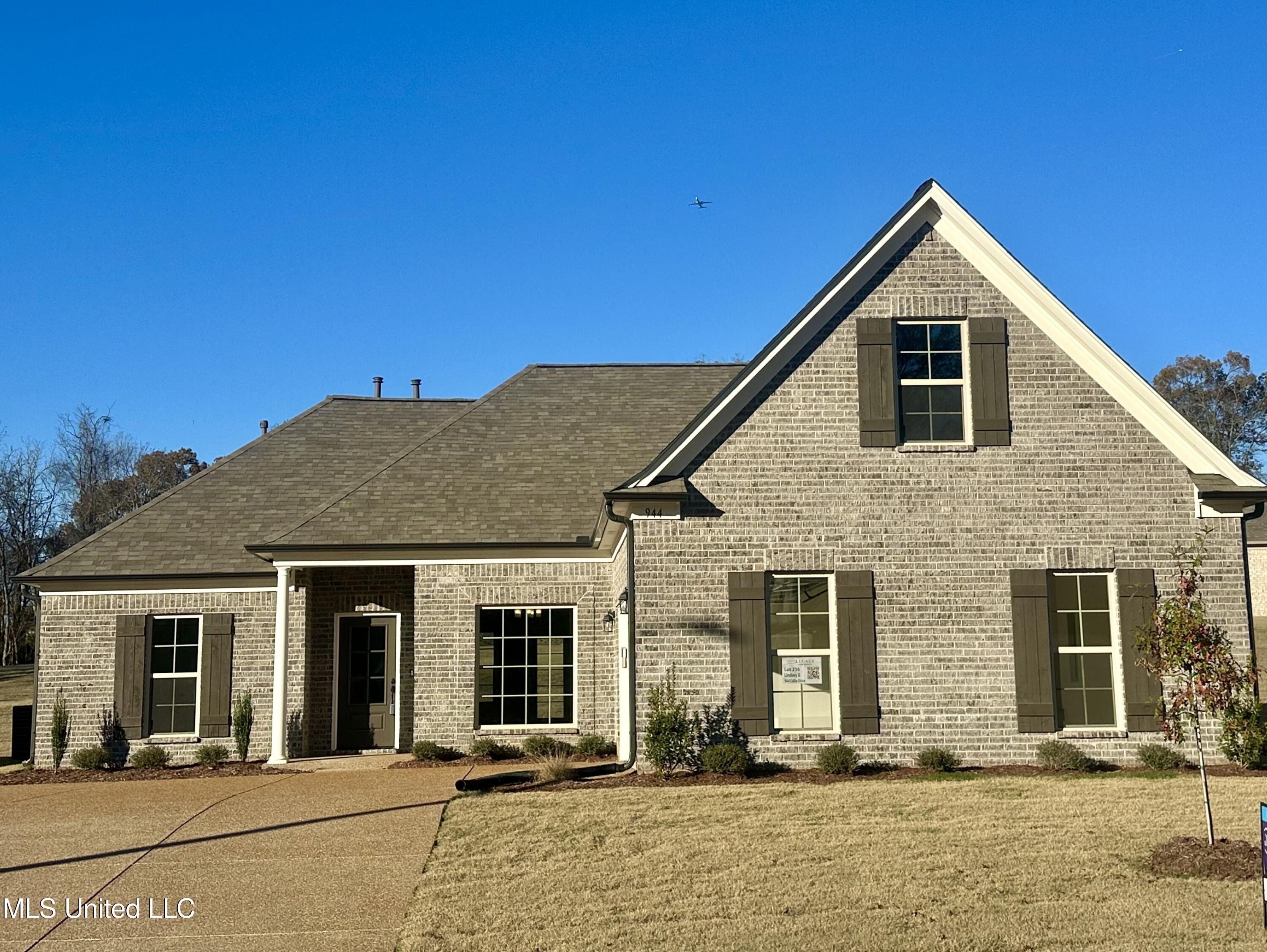 944 Collie Drive Property Photo 1