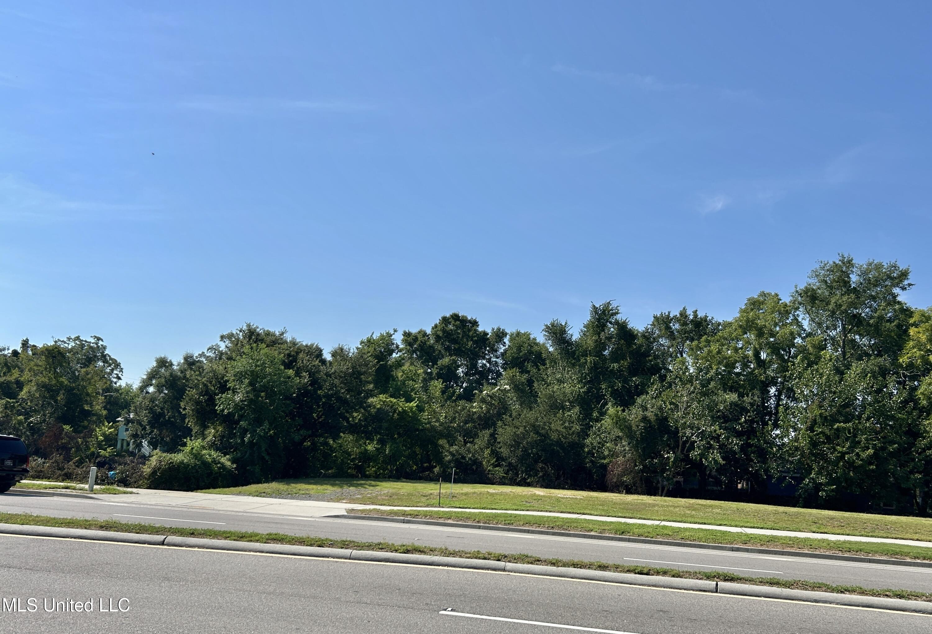 1067 Division Street Property Photo 2