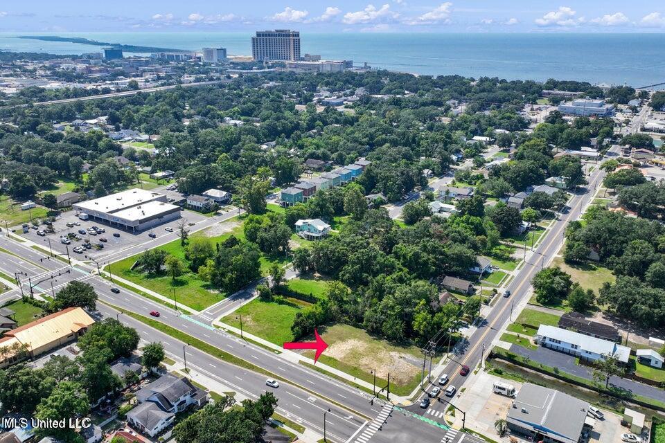 1067 Division Street Property Photo 3