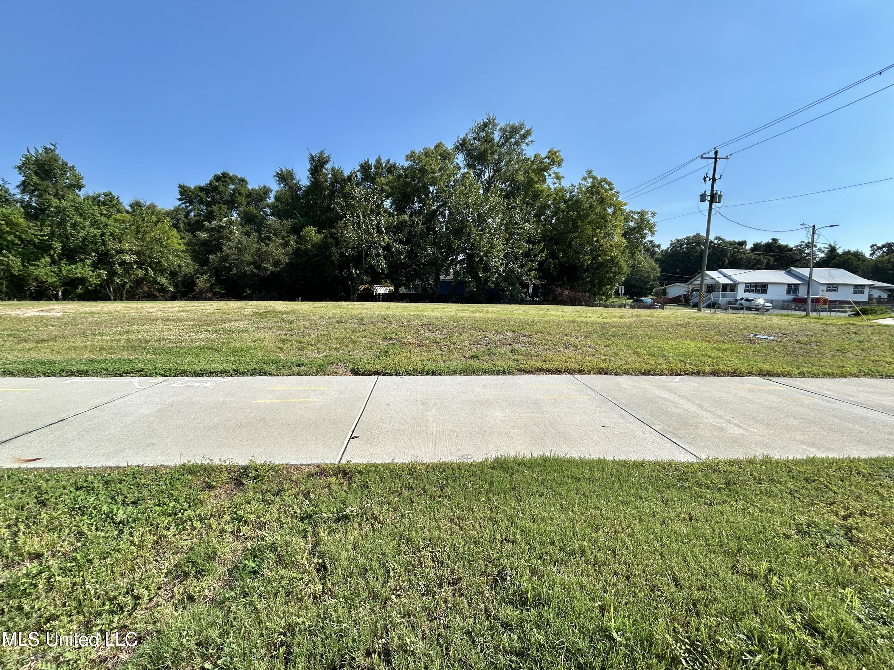 1067 Division Street Property Photo 7