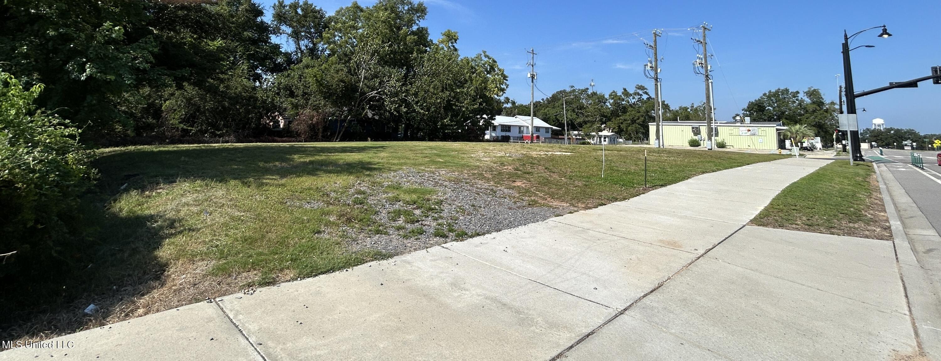 1067 Division Street Property Photo 9