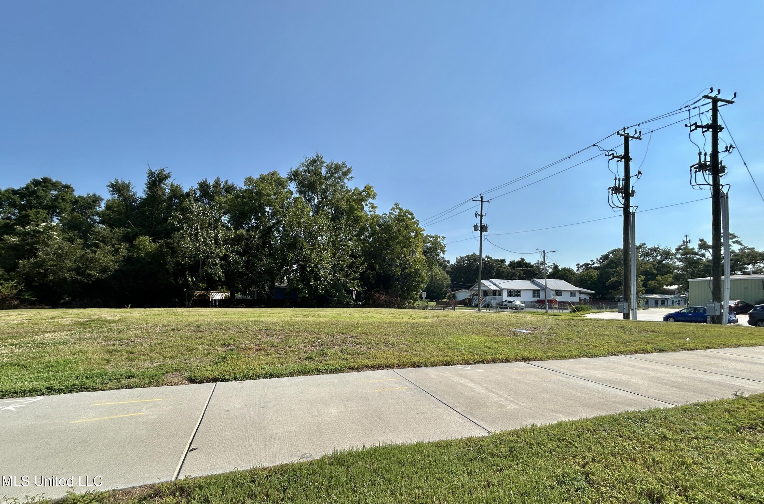 1067 Division Street Property Photo 10