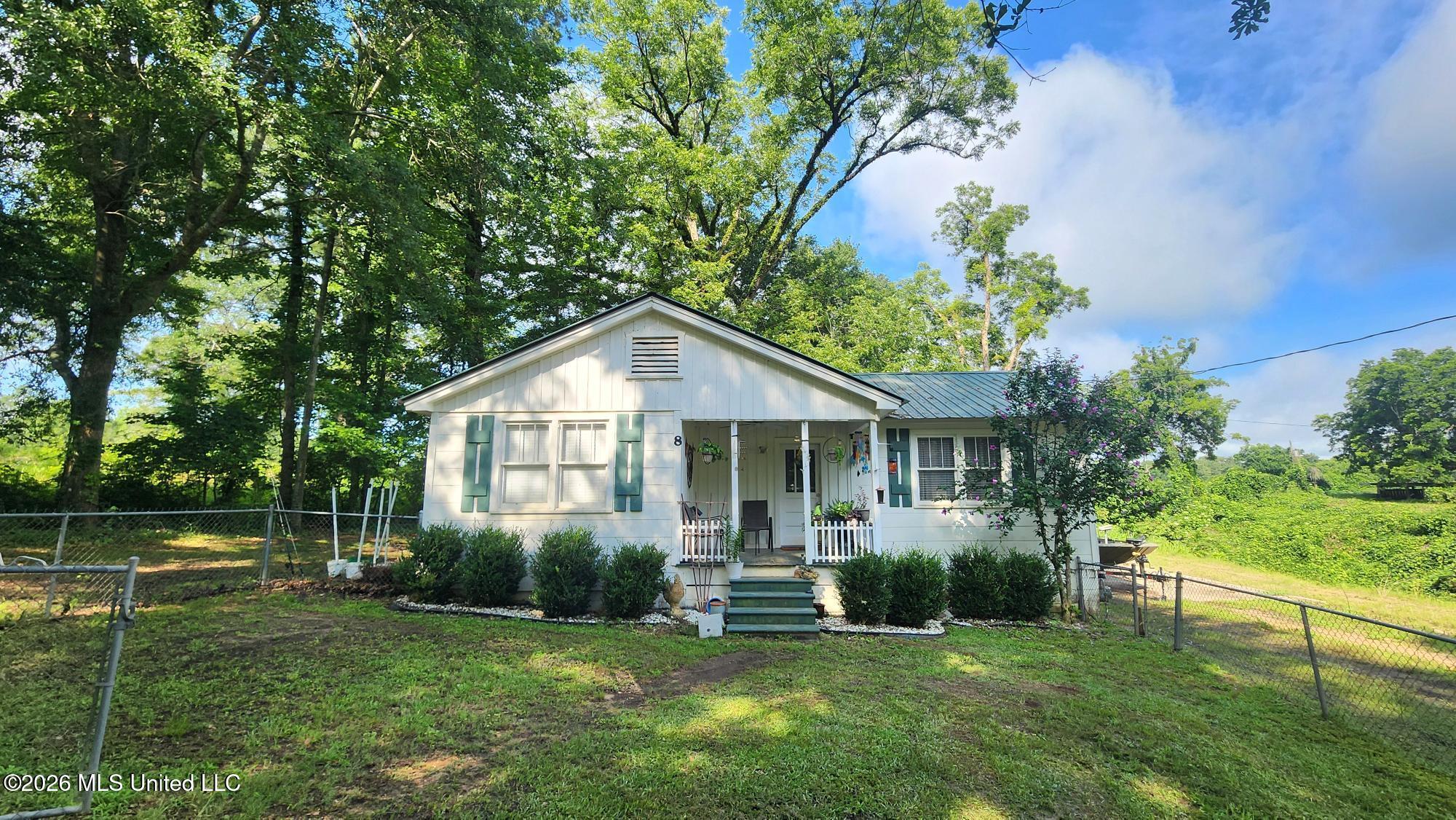 8 Lofton Lane Property Photo 1