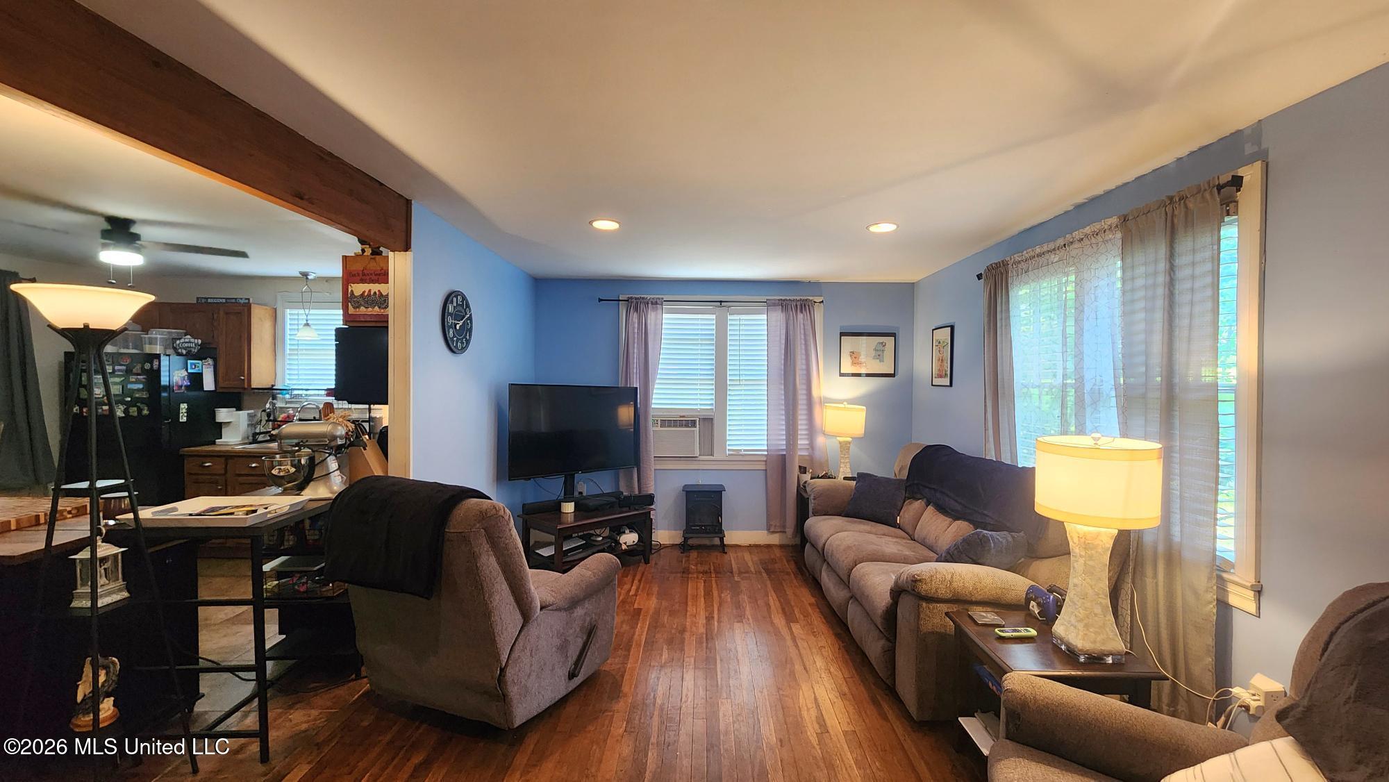 8 Lofton Lane Property Photo 6