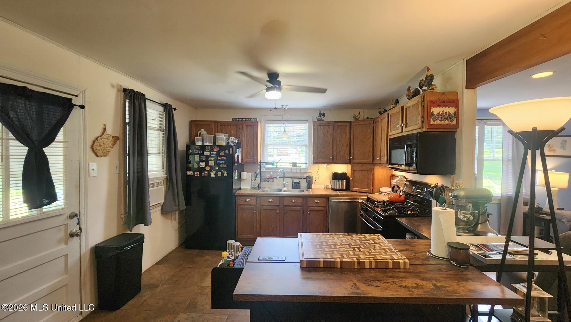 8 Lofton Lane Property Photo 10