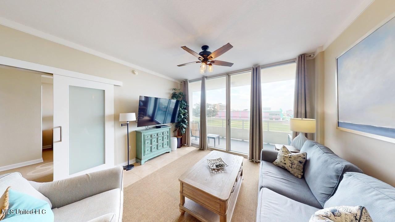2060 Beach Boulevard Property Photo 4